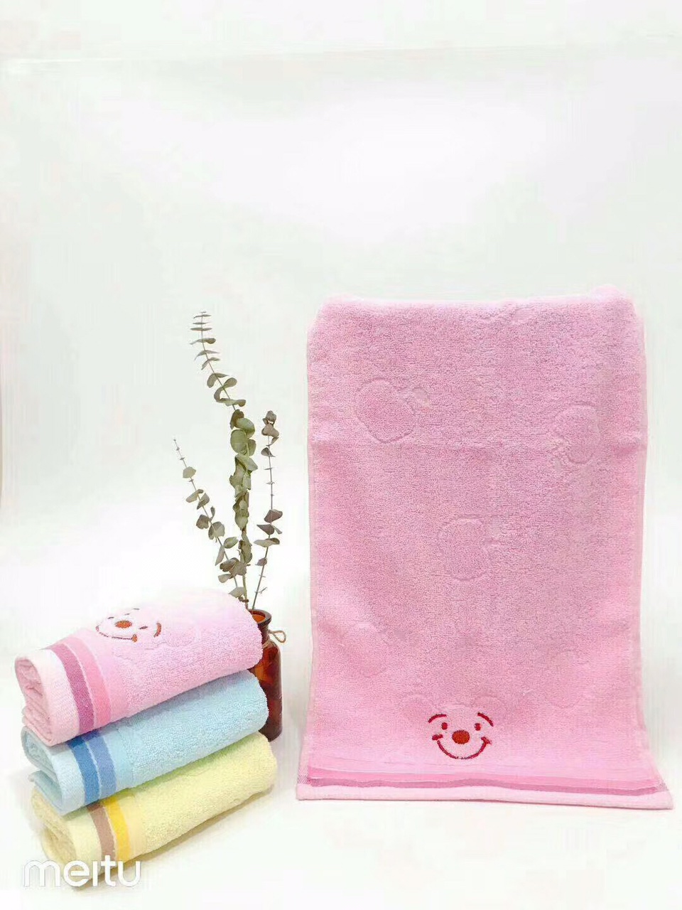 Embroider a smiling bear towel