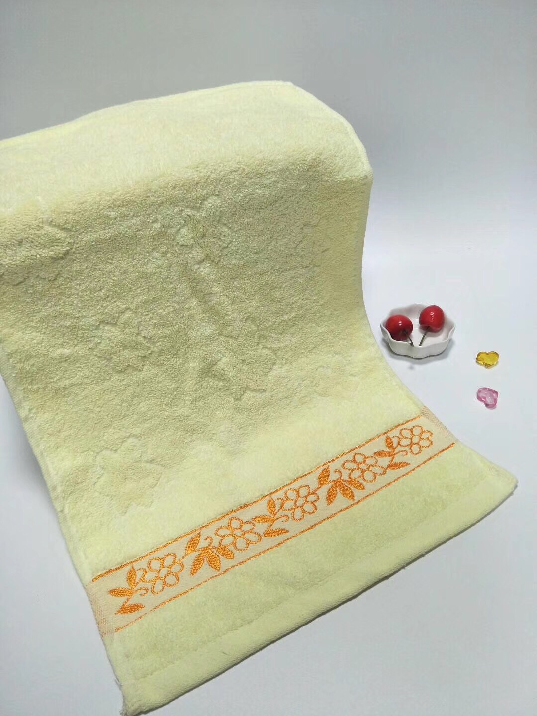 Satin-style goldfish flower towel details Picture