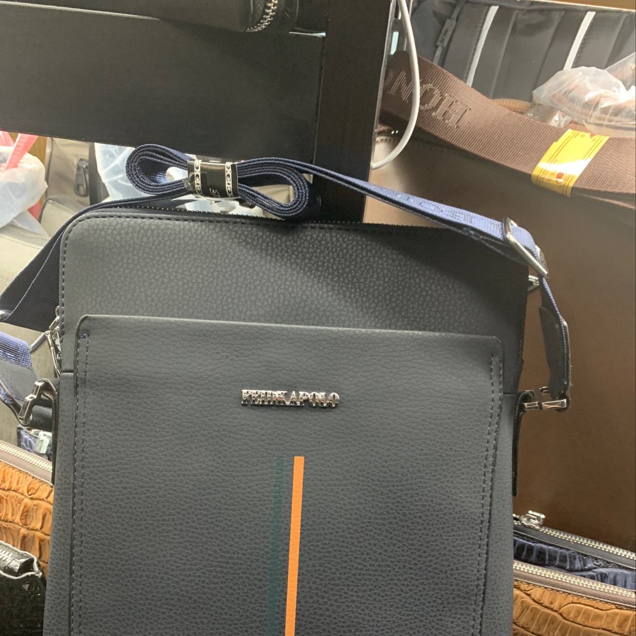 Rest on one shoulder bag thumbnail