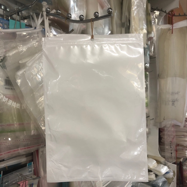 Pearlescent bag packaging