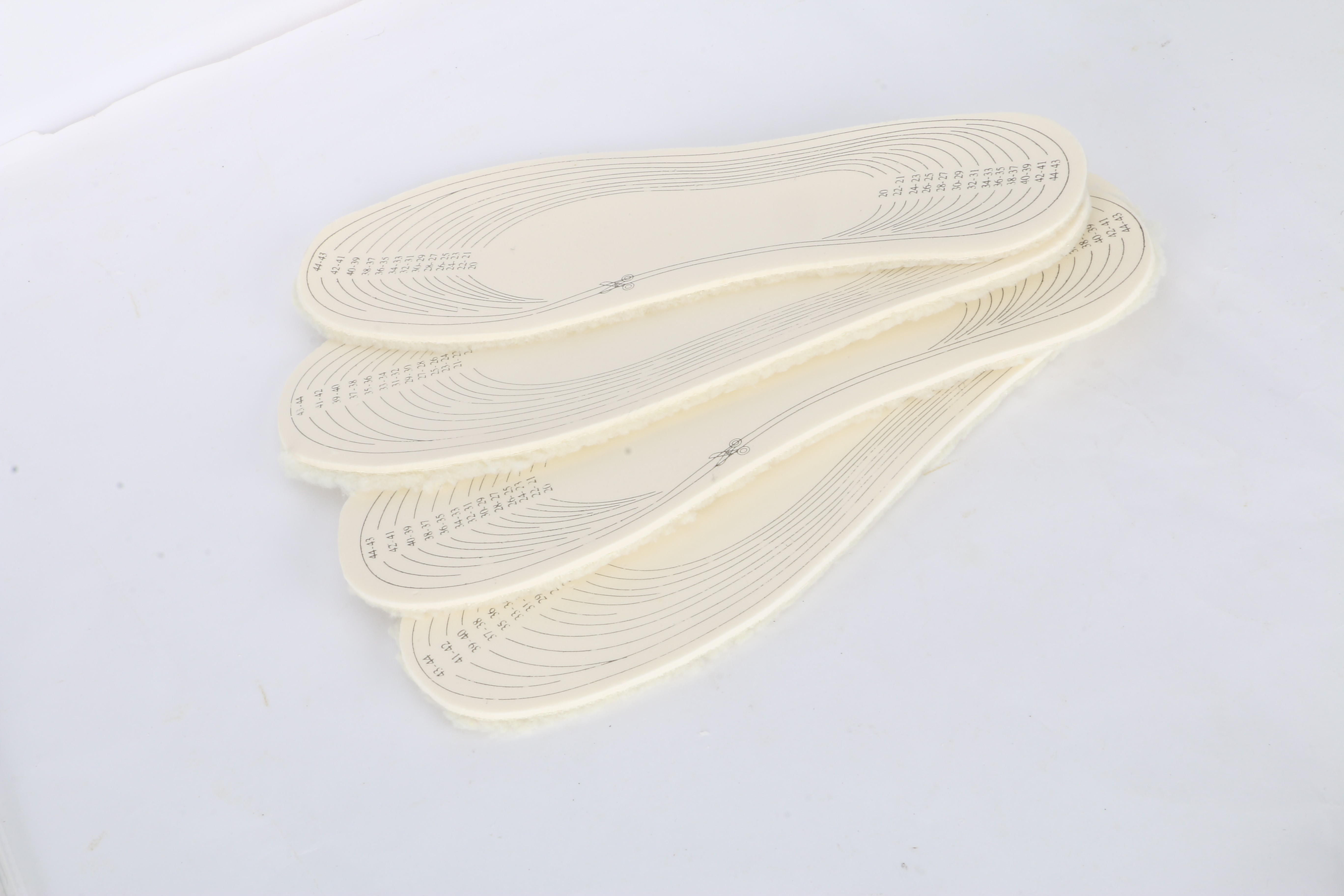 Latex thermal insoles, wool insoles, freely customizable insoles, lamb hair thermal insoles wholesale for men Application Scenario