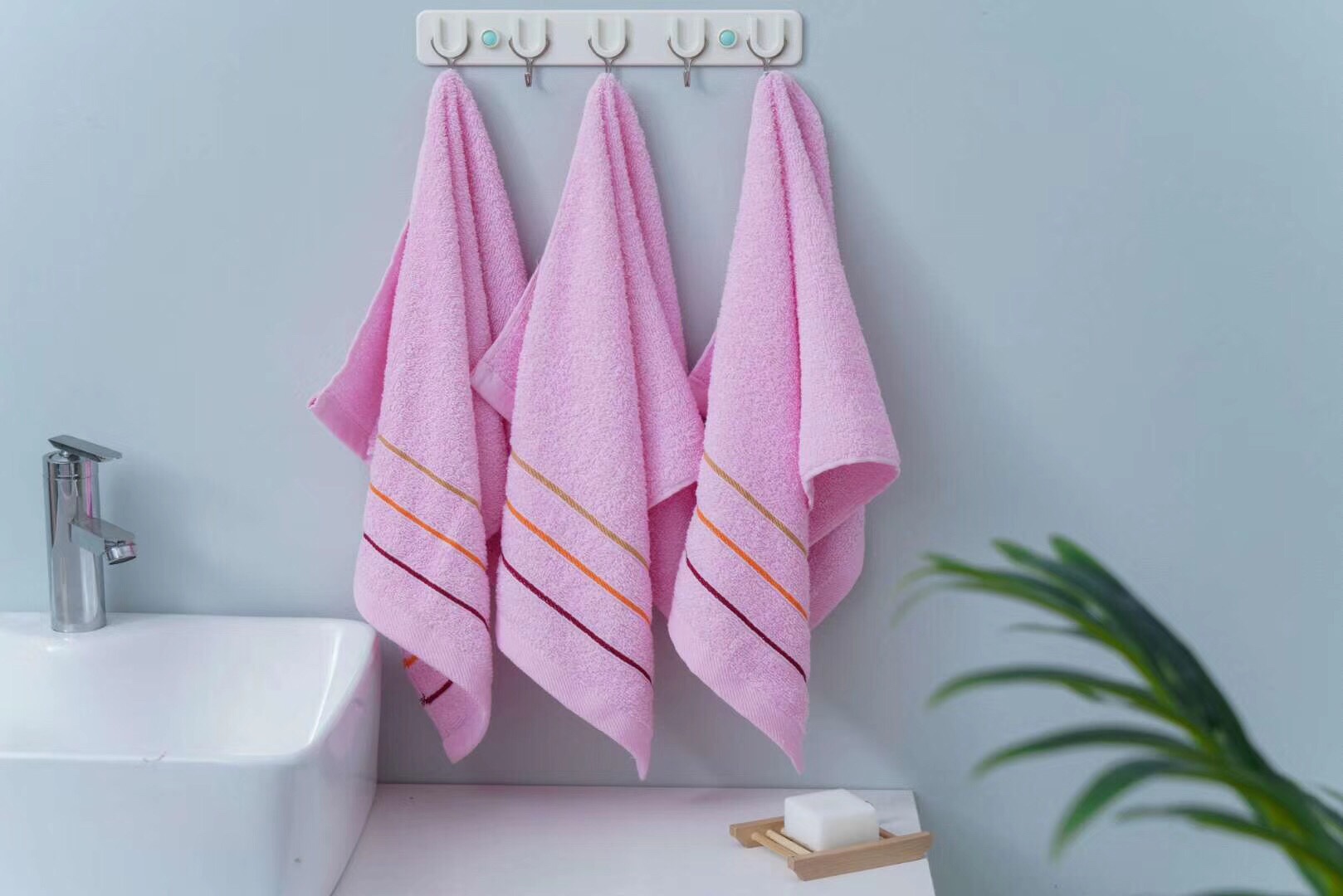 Three pieces of towel detail image 3