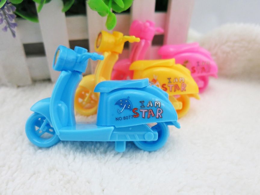 Fulejia 8077 Cartoon Mini Cute Motorcycle Pencil sharpener for Children, a prize for primary school students