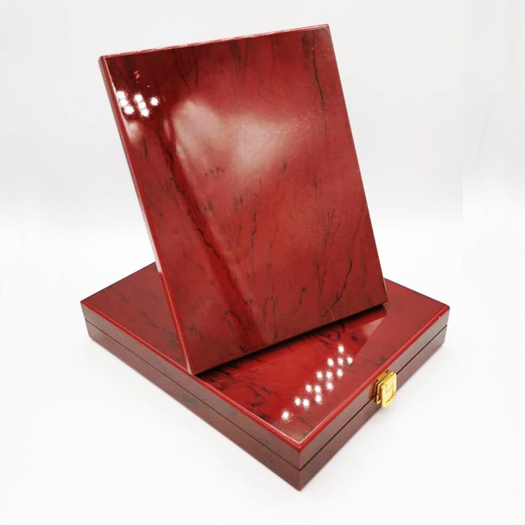 High-grade wood medal thumbnail