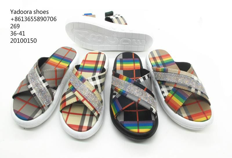 New cross-checked stylish women's slippers