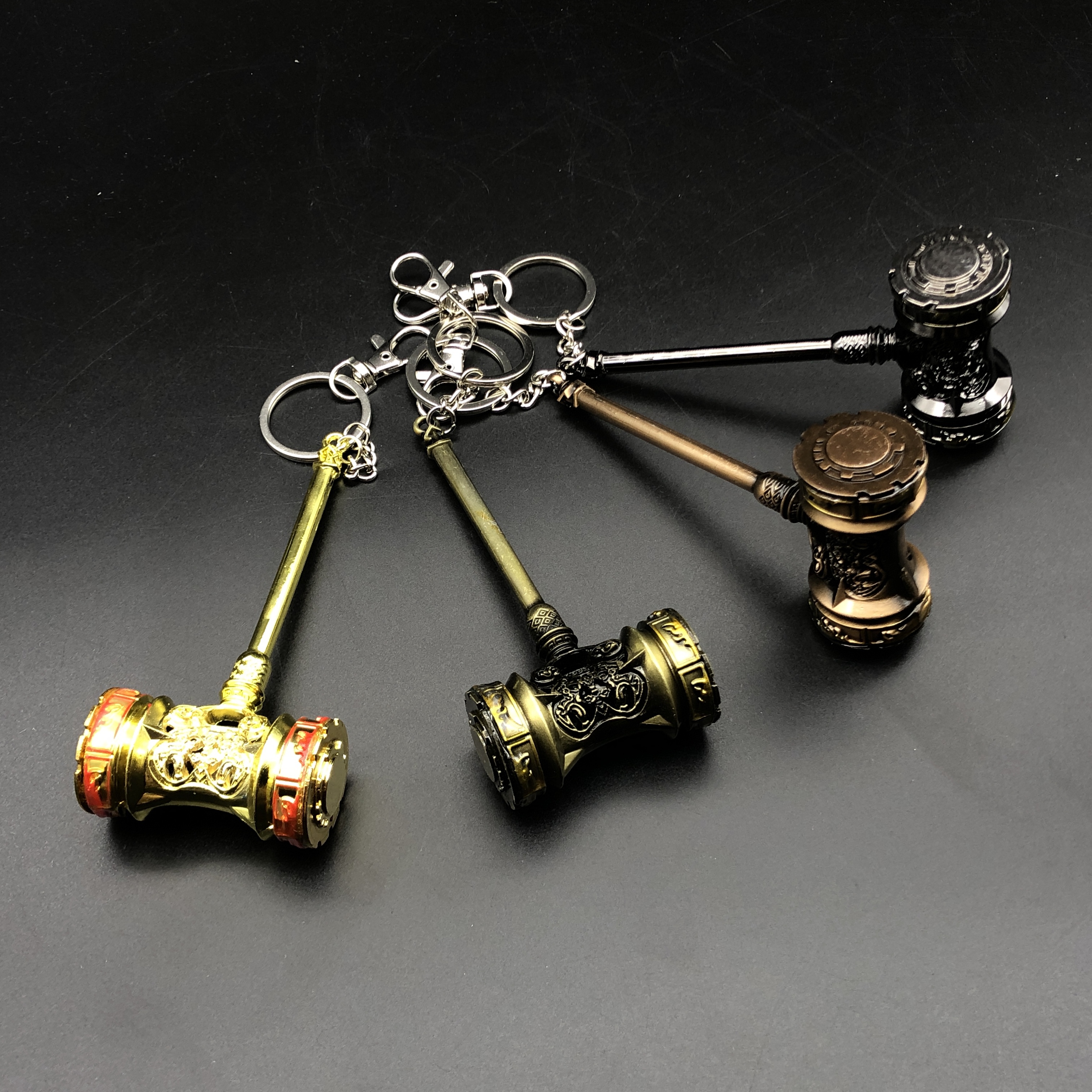 Douluo Weapon Tang Sanhao Tian Hammer Flash Weapon Alloy Keychain Application Scenario