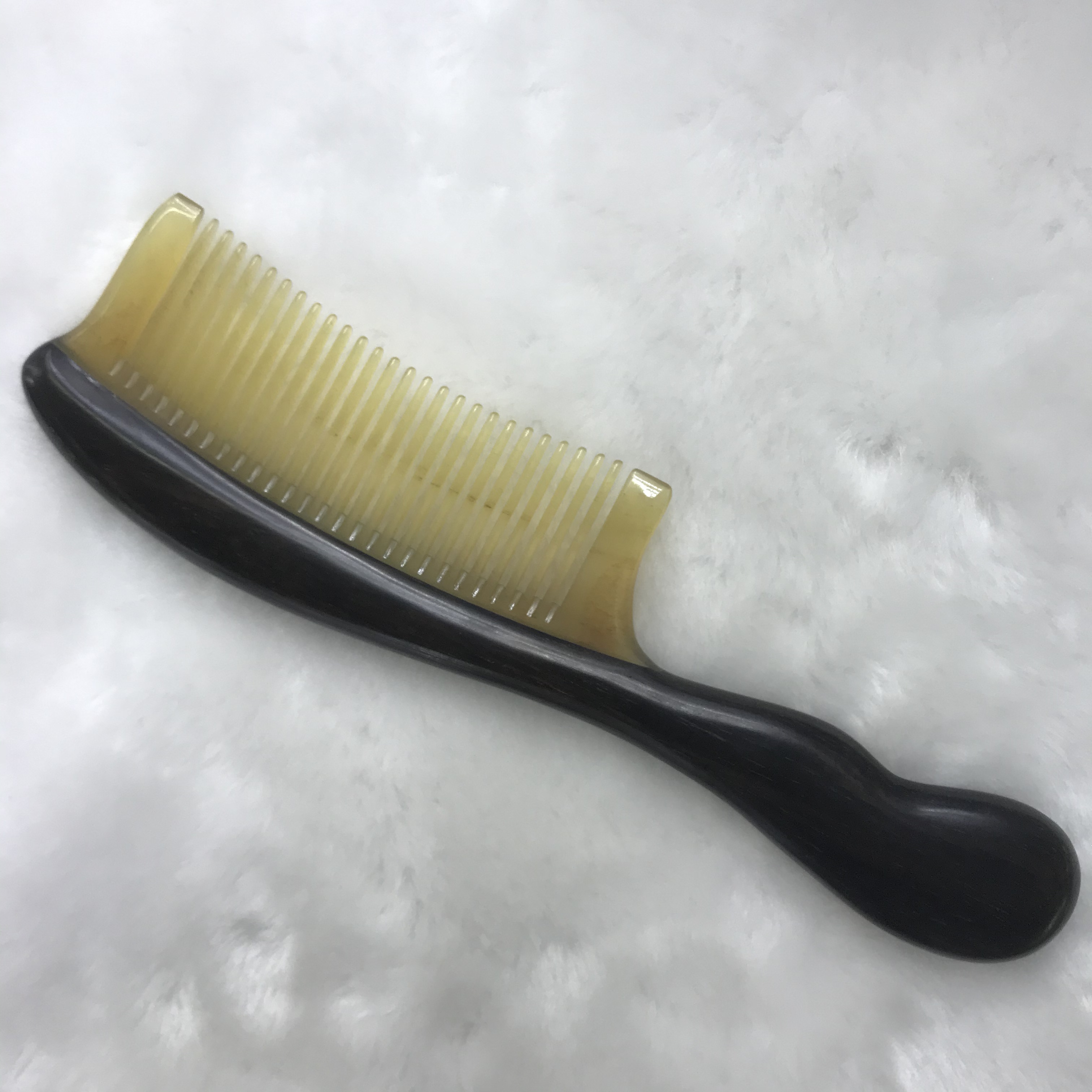 高端黑檀木羊角梳产品图