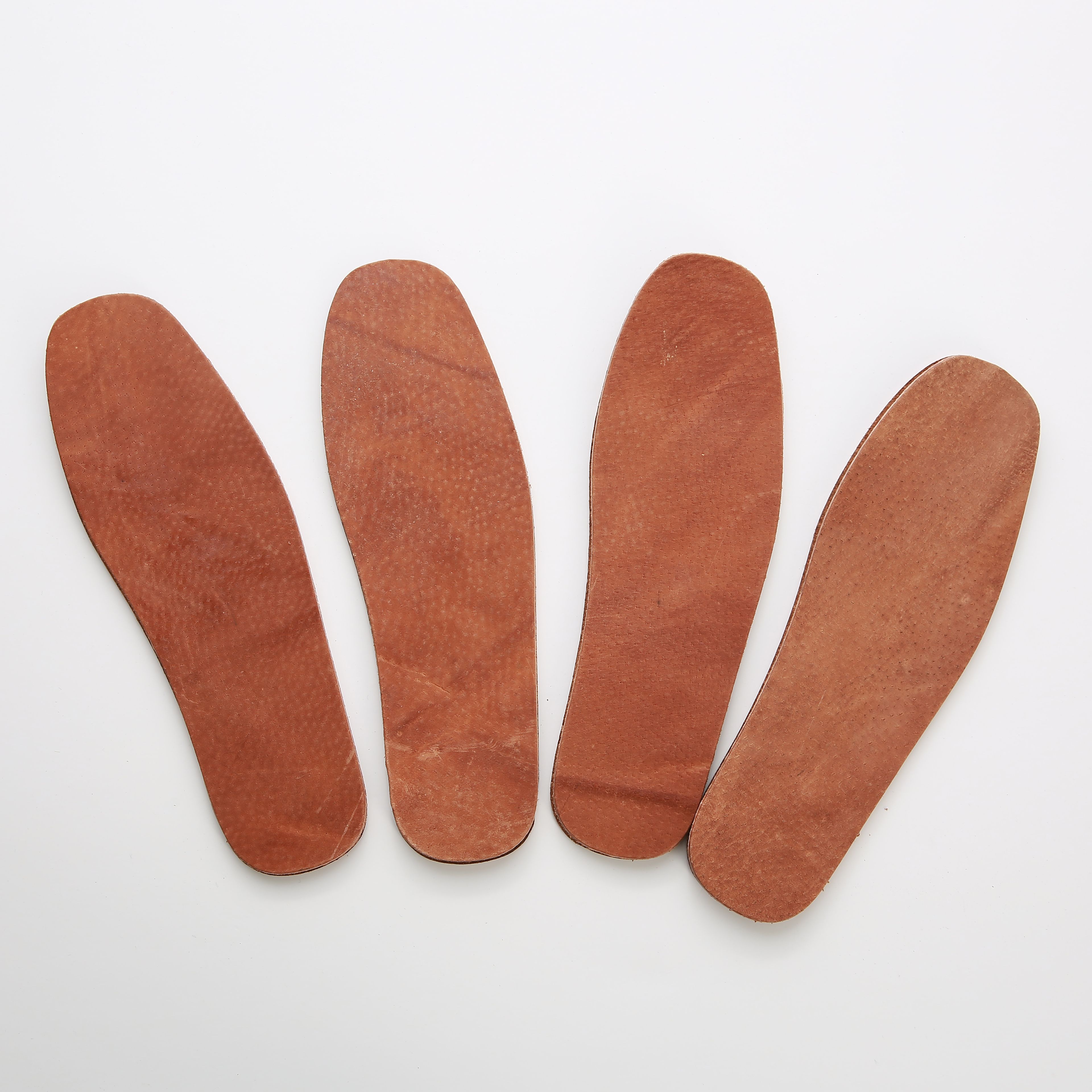 Genuine cowhide is comfortable, breathable, sweat-absorbent, and can be cut smooth. Top-layer cowhide for men and women, anti-odor and durable genuine leather insoles full figure