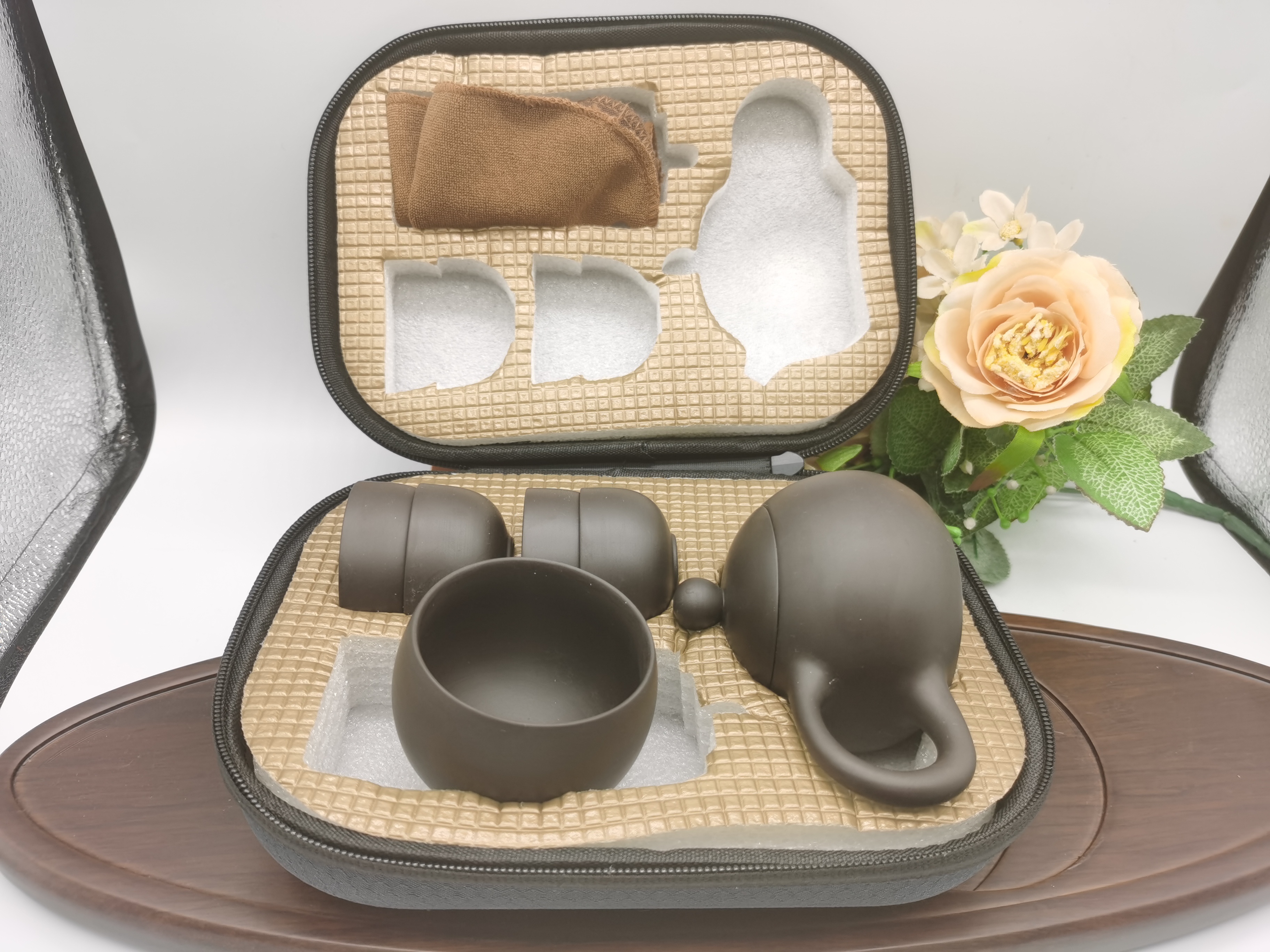 Zisha travel Kung Fu tea set, portable outdoor travel car tea pot, Quick Guest cup, one pot, four cups 032 details Picture