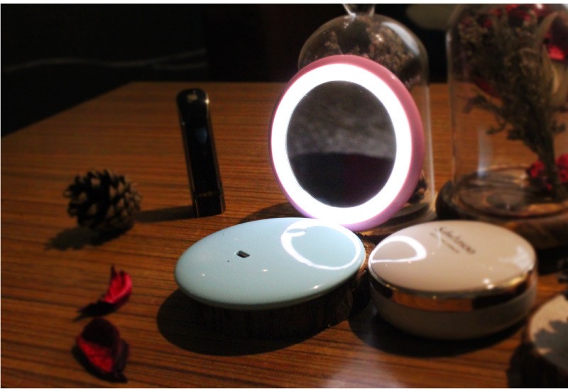 Round USB charging mini portable LED makeup mirror light, touch-up light, birthday gift detail image 5