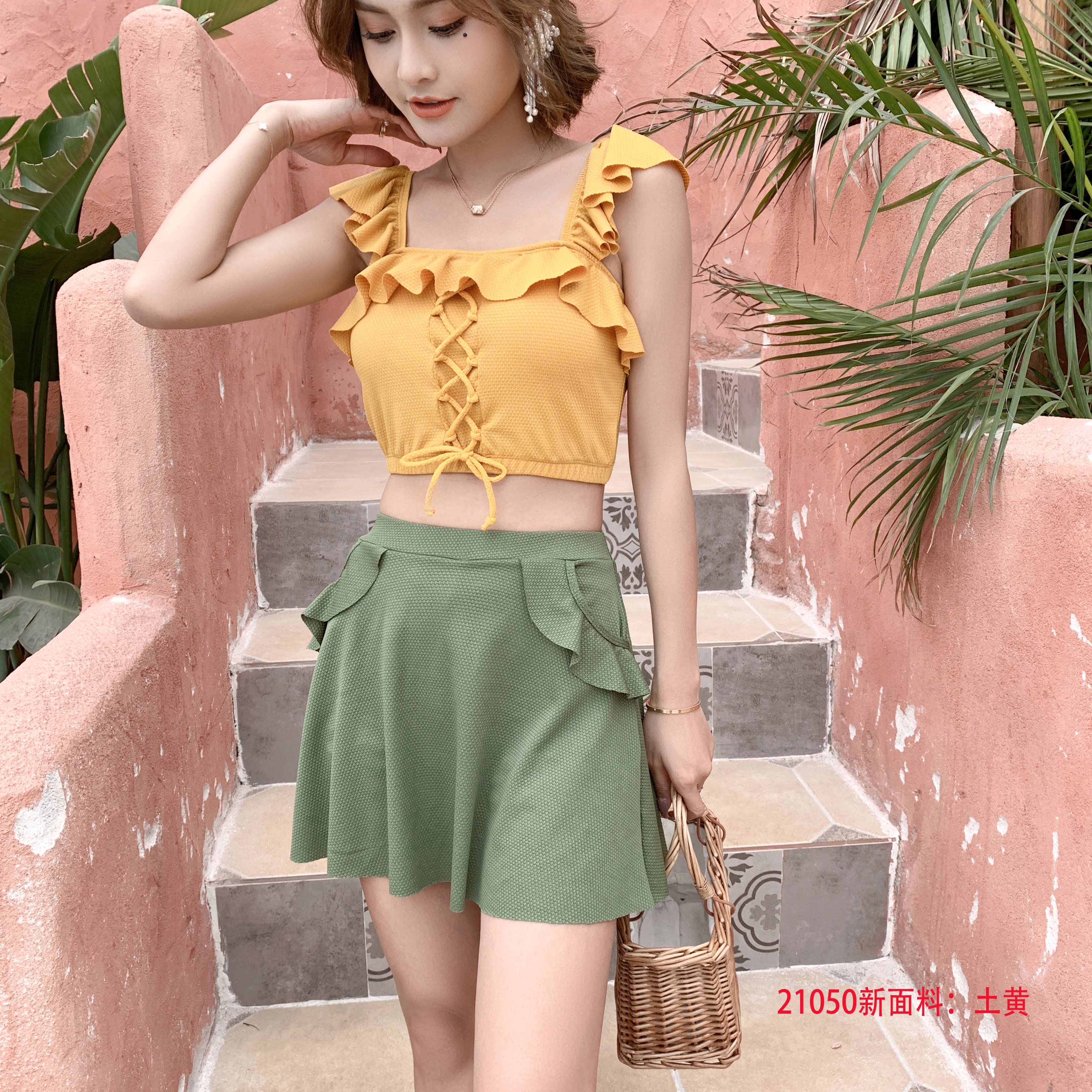 21050#泡泡布新面料露脐分体：黄色、粉色、黑白产品图