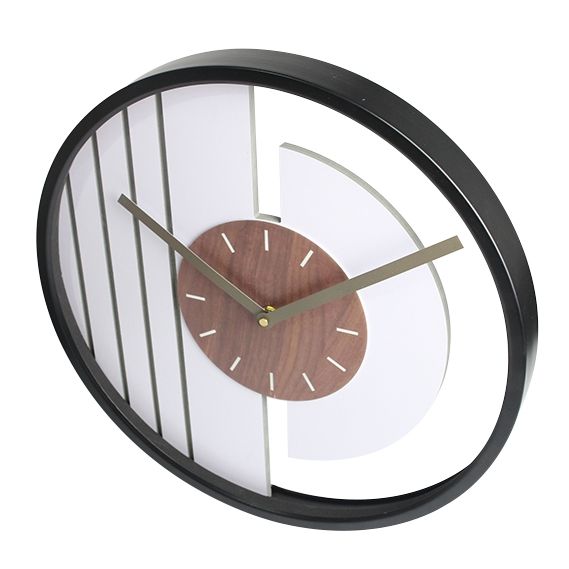 Nordic minimalist solid wood 16-inch wall clock for living room home decoration, fashionable and light luxury wall clock and timepiece details Picture