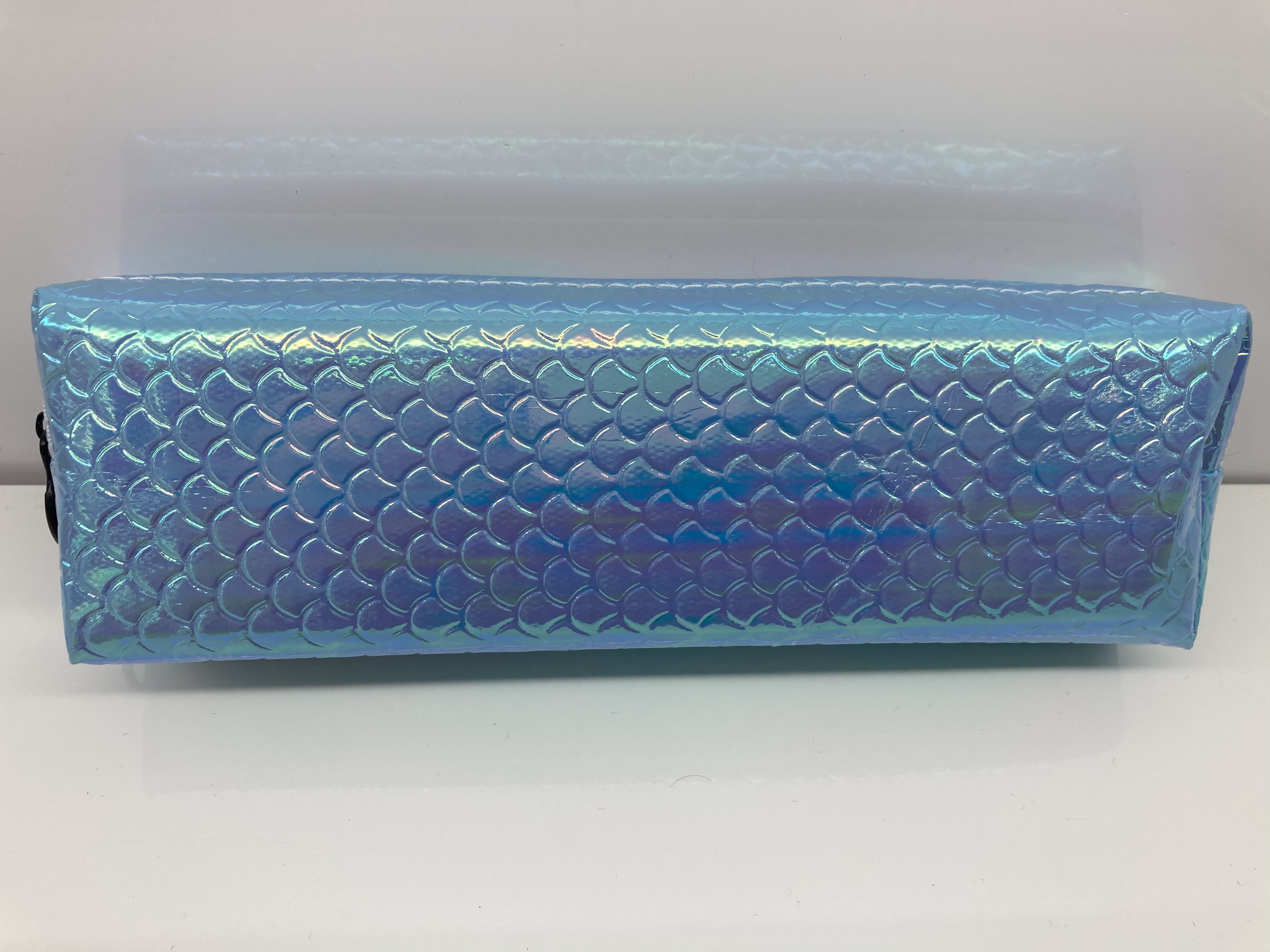 笔袋白底实物图