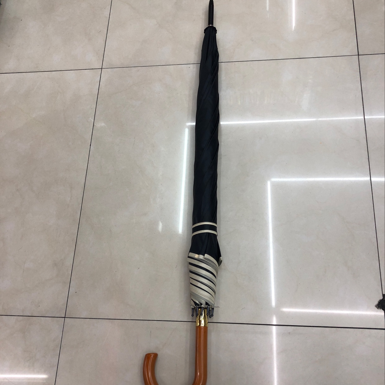65公分包边伞