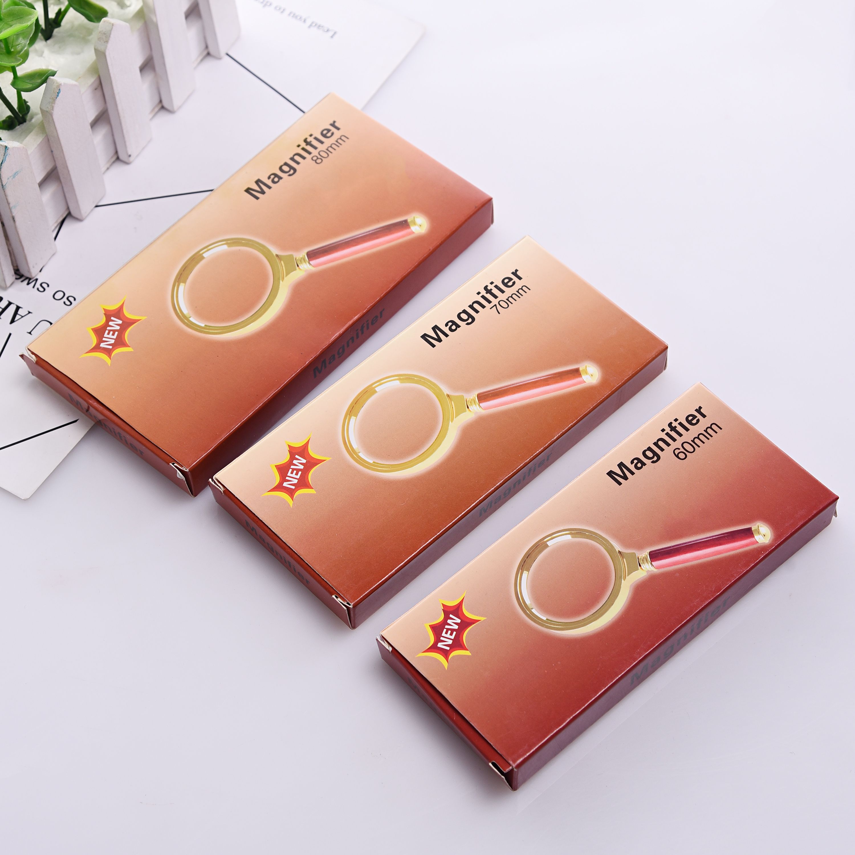 Semi-metal frame glass lens handheld magnifying glass for the elderly Item Picture