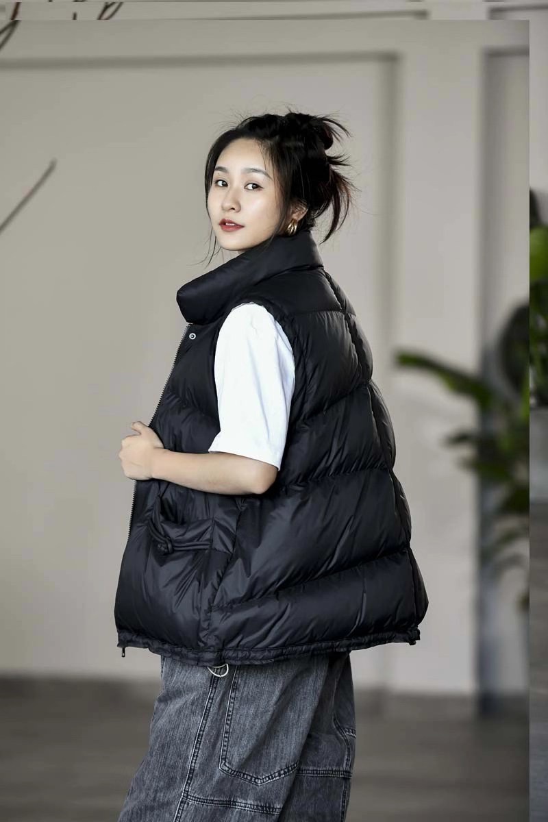 Casual Down Vest With Color Matching Inside And Out Specification drawing