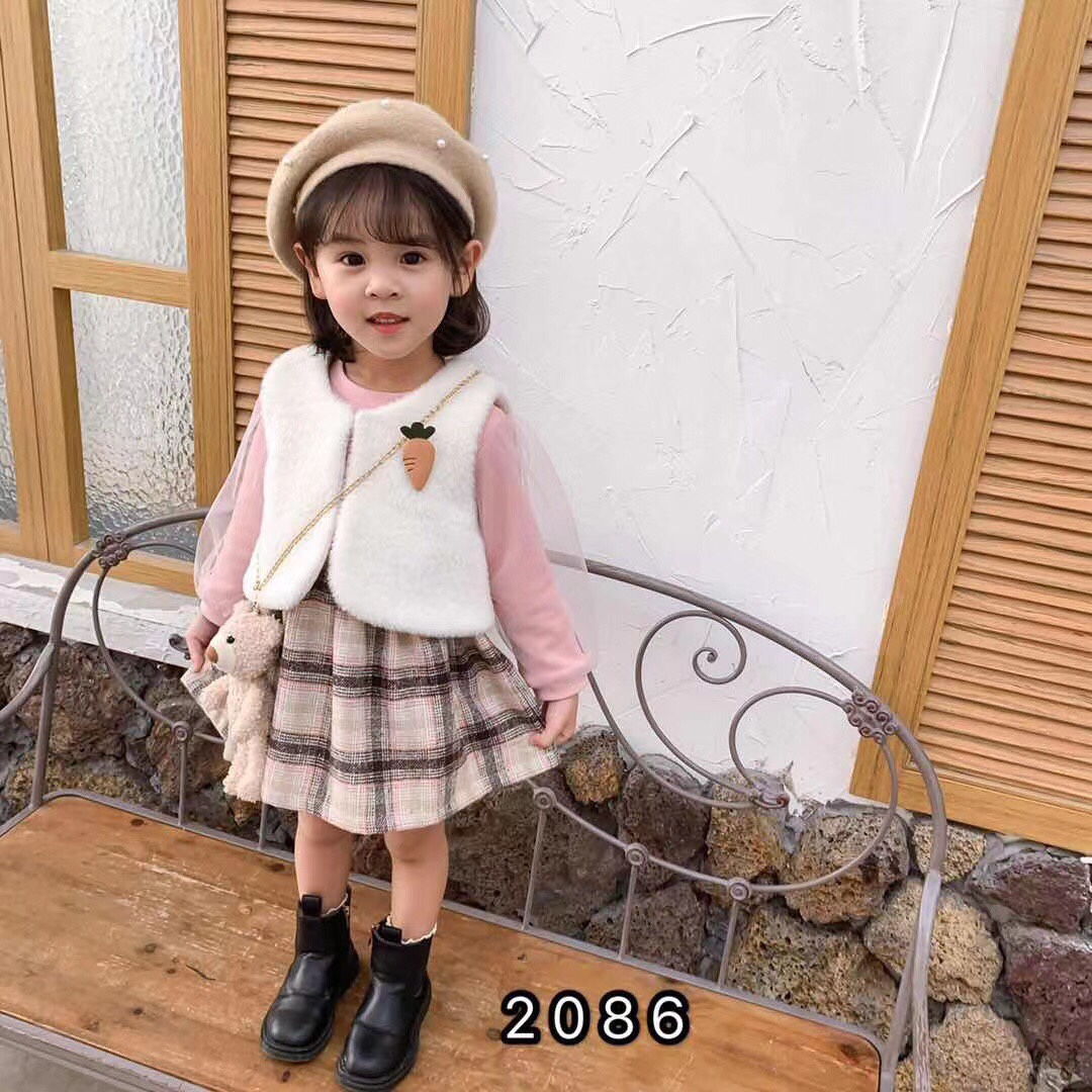 A girl's child's padded dress thumbnail
