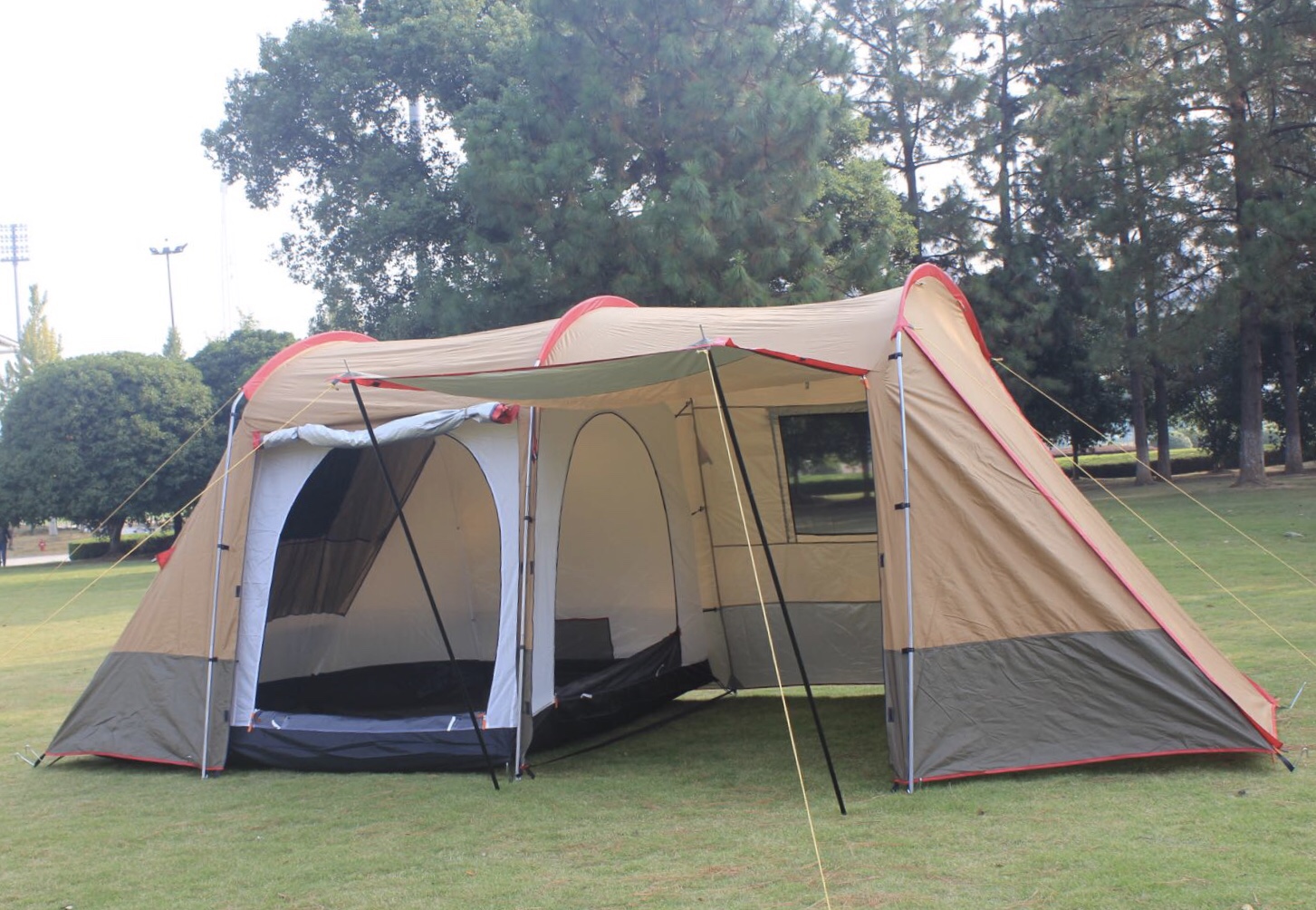 Set up a one-bedroom, one-living-room tent by hand detail image 1