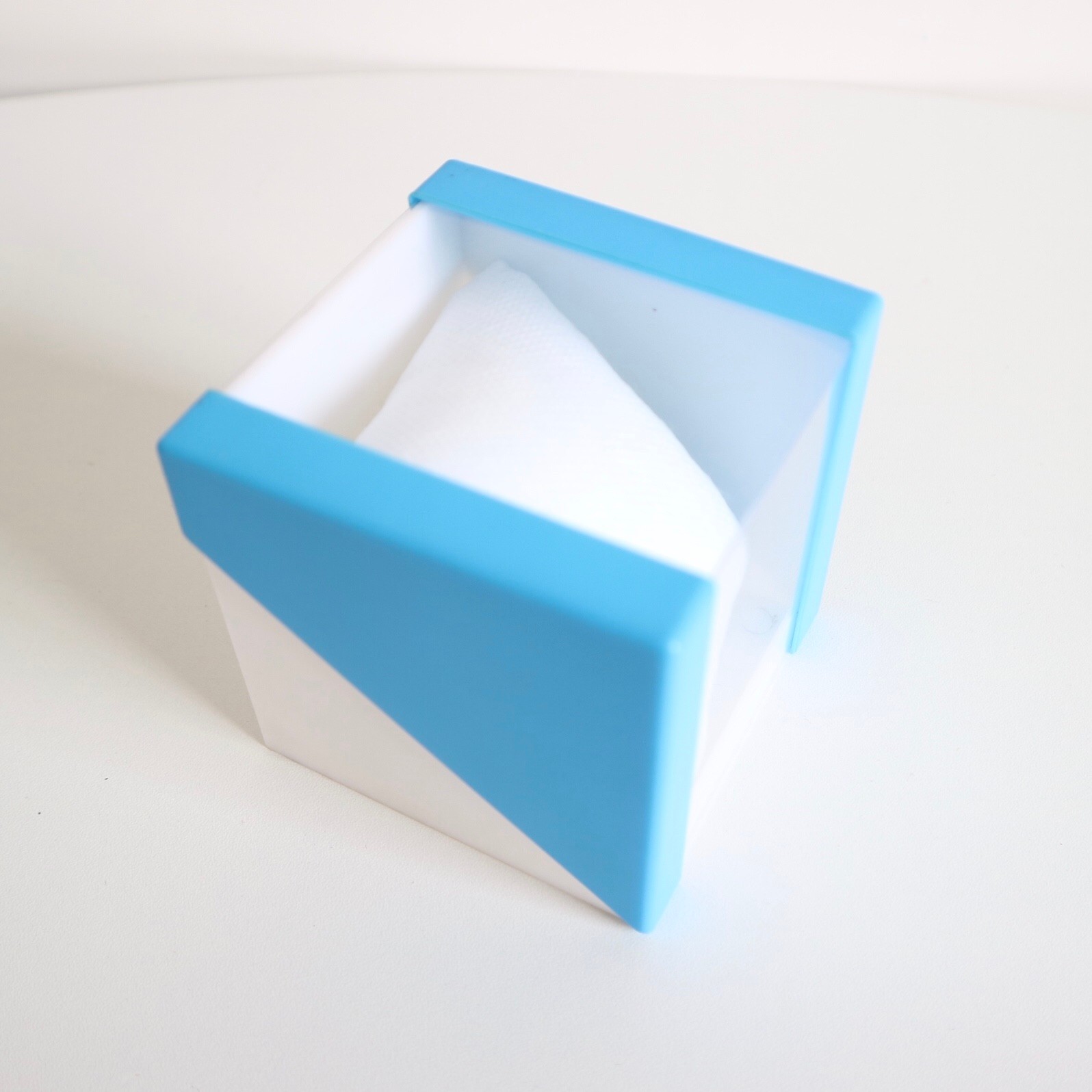 Direct sales of watch boxes from the manufacturer. Transparent, fashionable, and brightly colored high-end watch boxes are in stock and available for wholesale. Customized couple watch gift boxes detail image 3