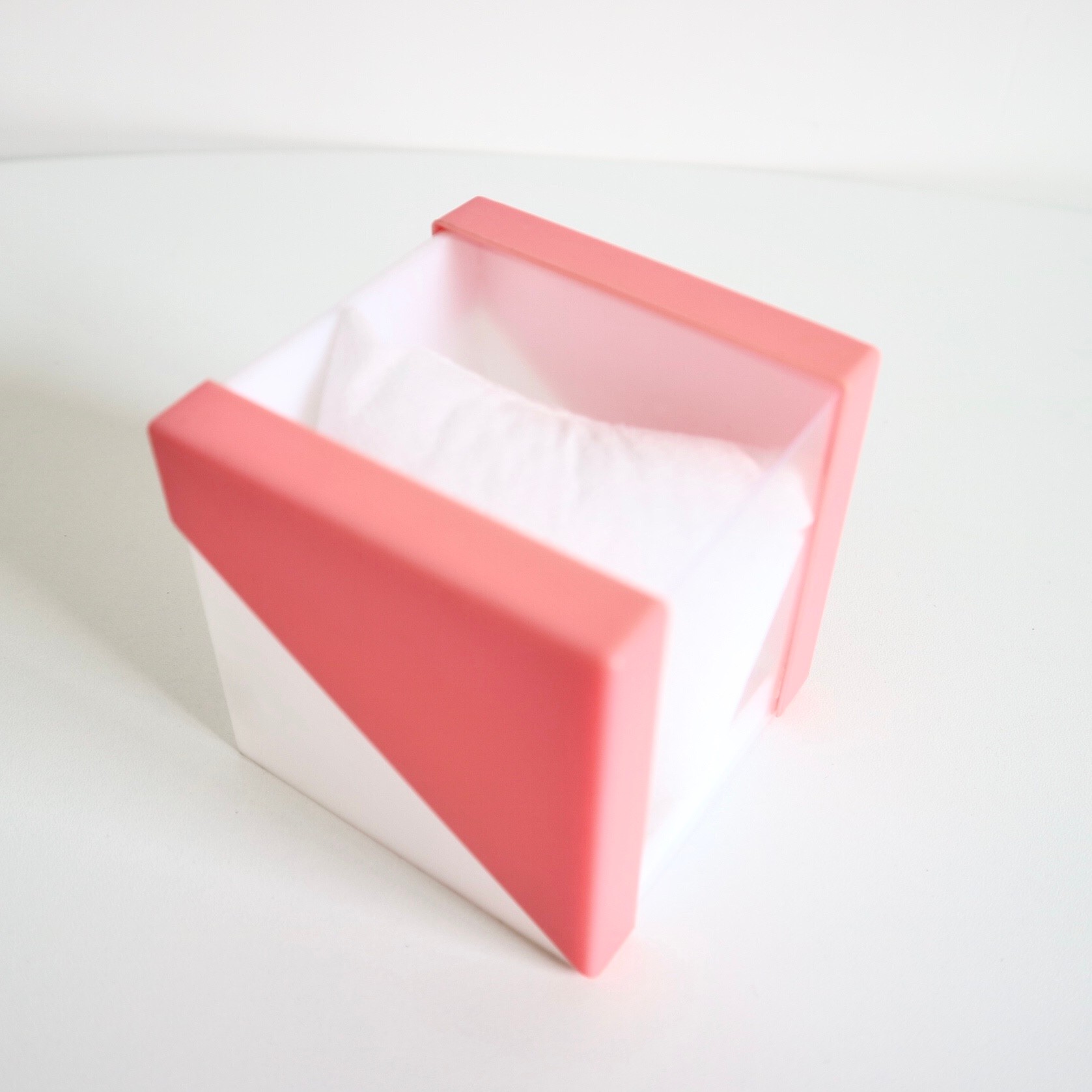 Direct sales of watch boxes from the manufacturer. Transparent, fashionable, and brightly colored high-end watch boxes are in stock and available for wholesale. Customized couple watch gift boxes detail image 4