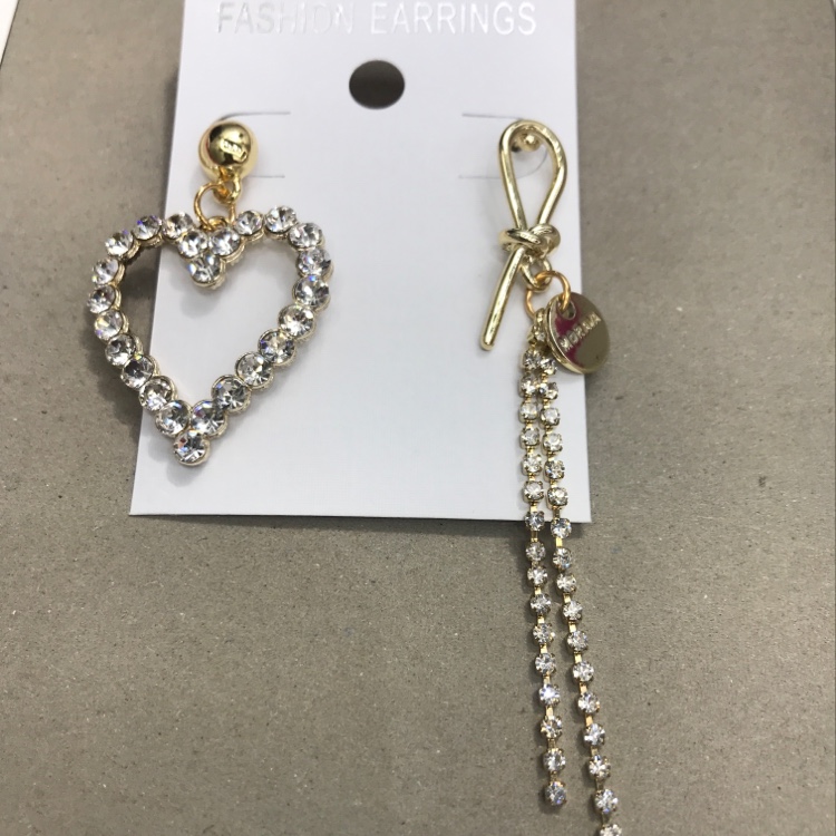 新款桃心水钻耳环图