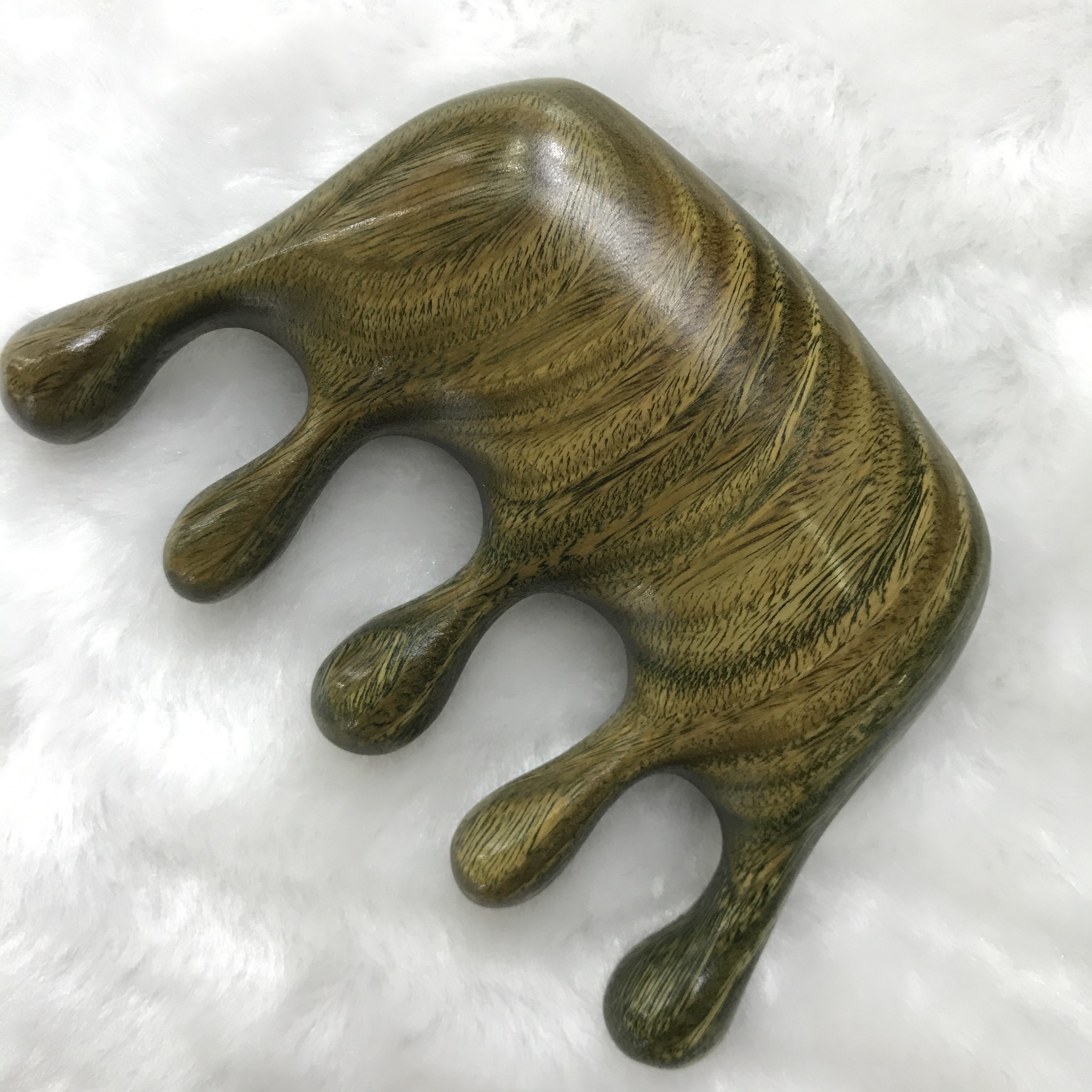 Seven types of natural wood green sandalwood massage combs are randomly dispatched. The specific sizes are shown in the video Application Scenario