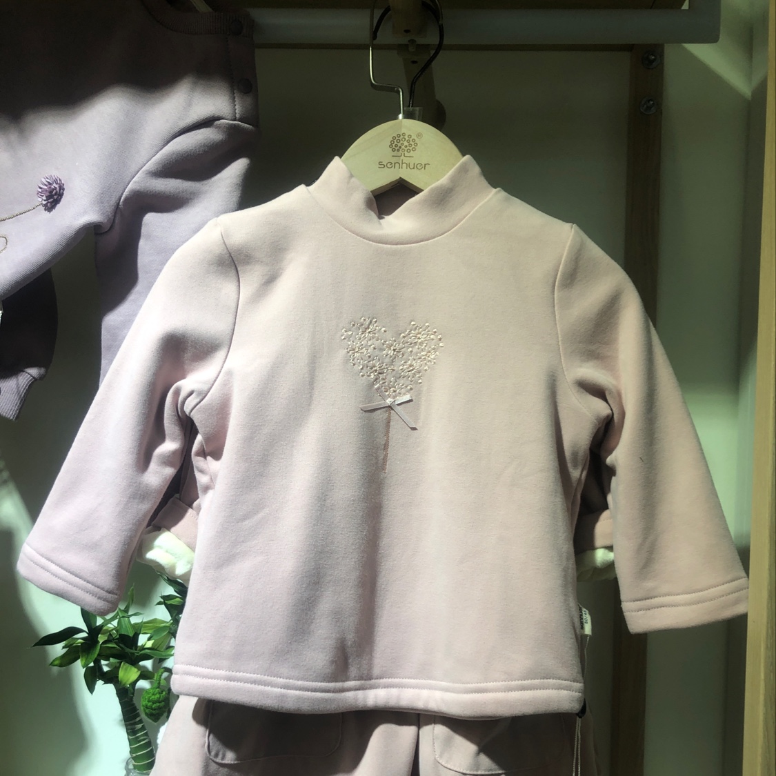 Children's long-sleeved T-shirt