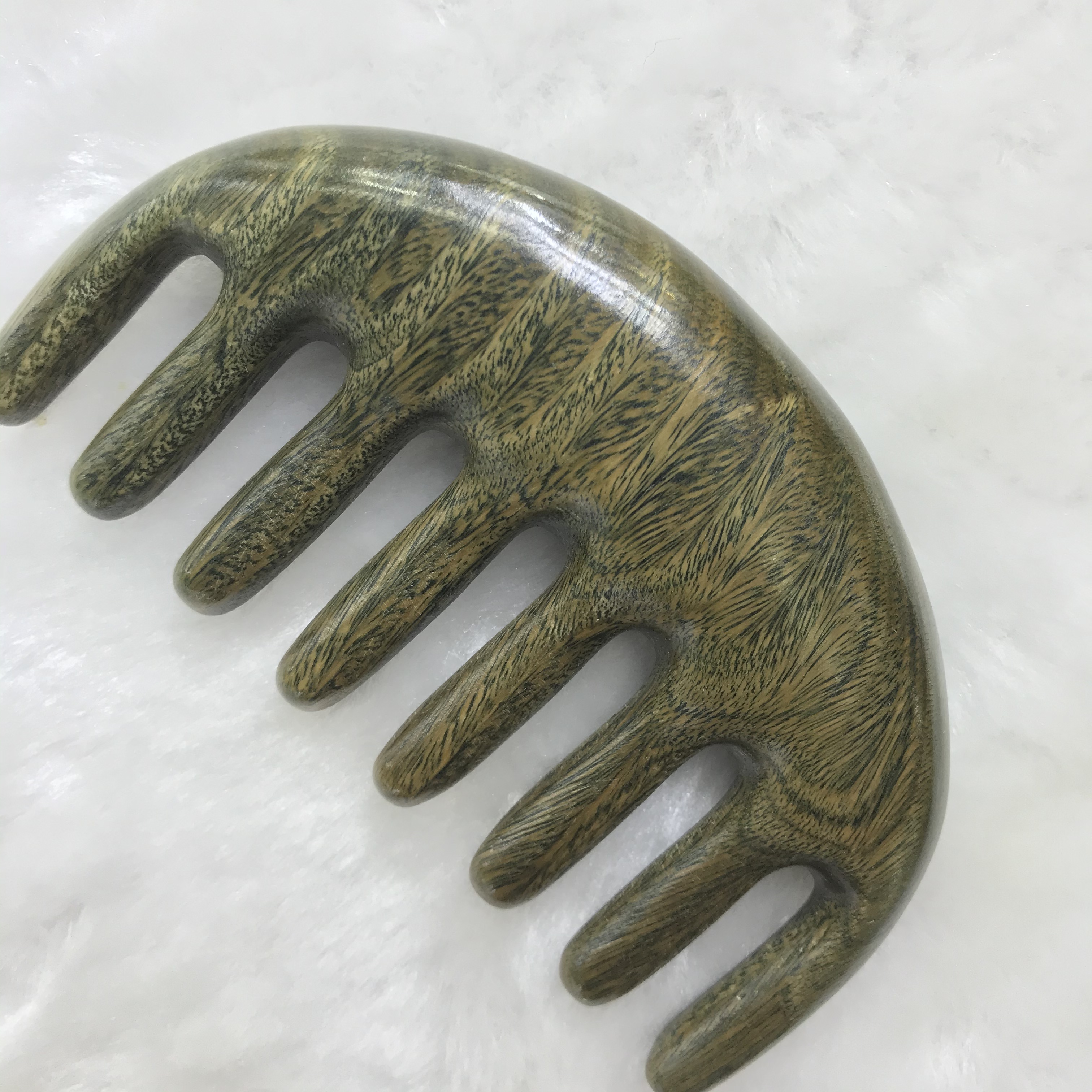 Seven types of natural wood green sandalwood massage combs are randomly dispatched. The specific sizes are shown in the video undefined