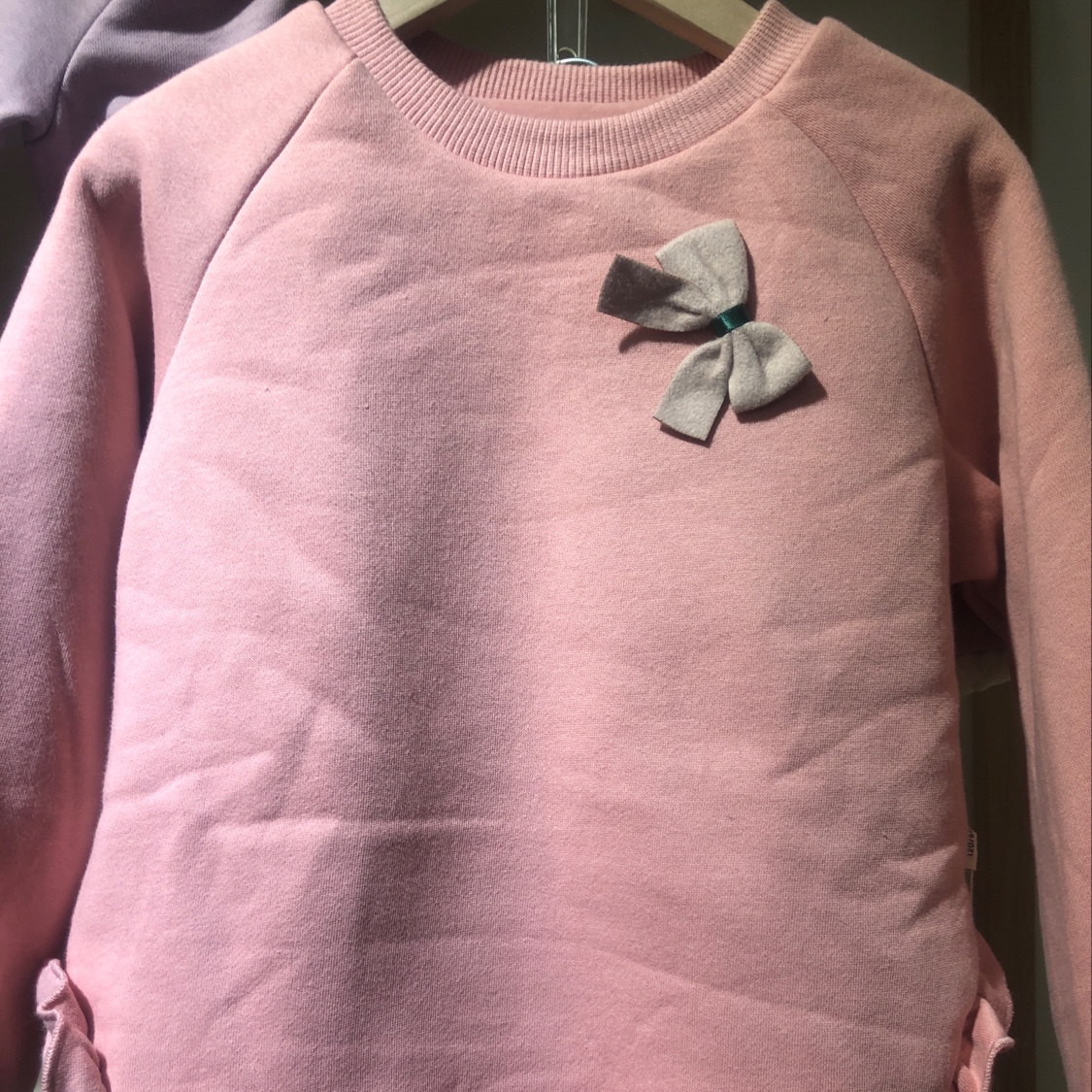 A round-collared hoodie for children details Picture