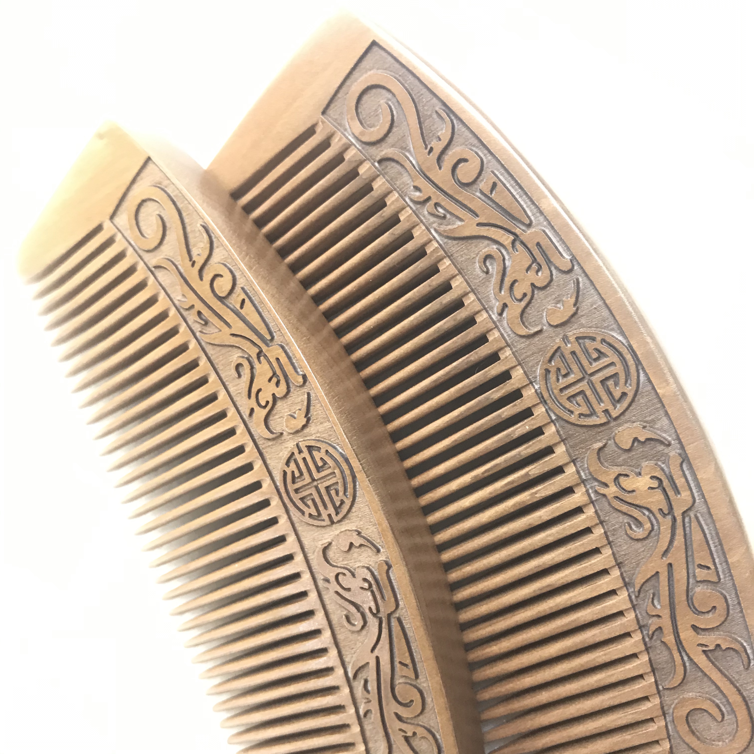 Factory direct sales of natural peach wood combs, double-sided engraved hand-combed combs, customizable logo moon-shaped combs. Specific dimensions are in the video detail image 2