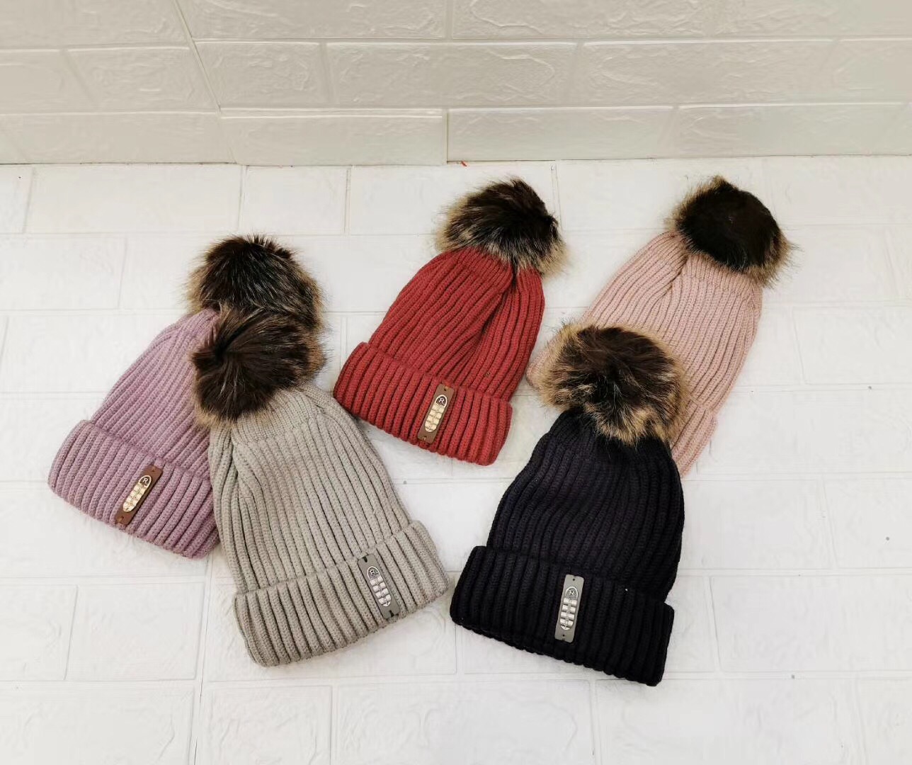 帽子冬新款棒球帽绣花牛仔帽盆帽保暖帽白底实物图