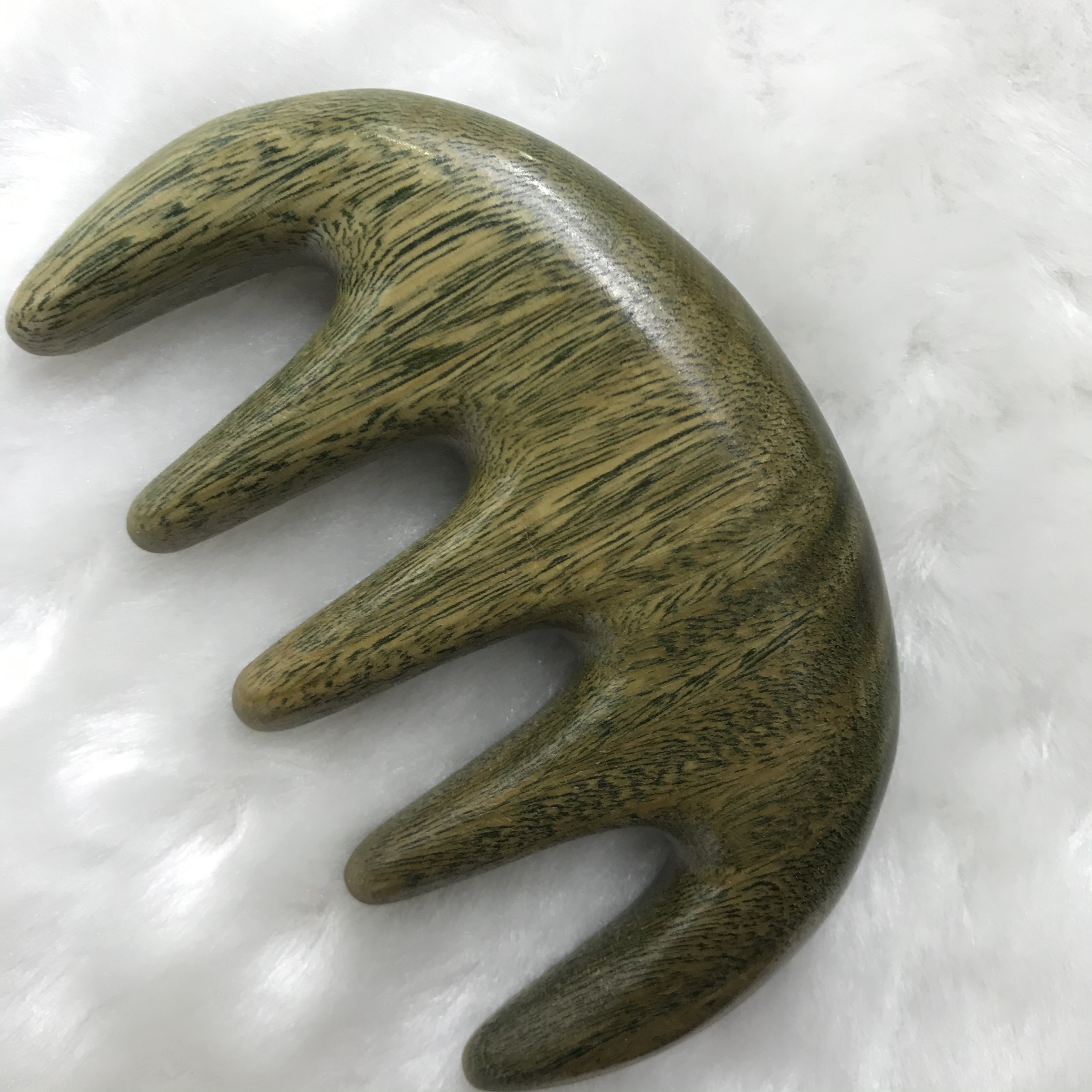 Seven types of natural wood green sandalwood massage combs are randomly dispatched. The specific sizes are shown in the video undefined