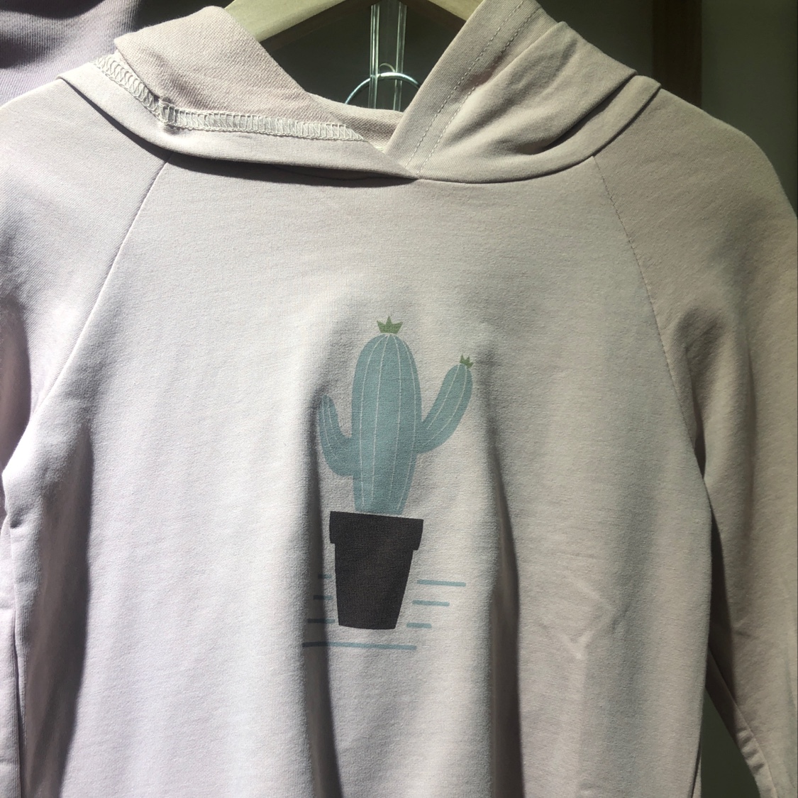 A girl's pullover hoodie details Picture