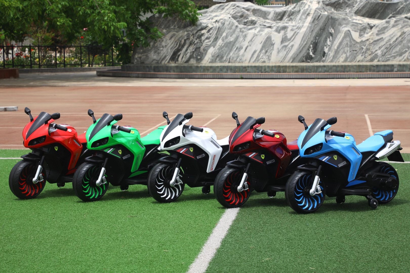The largest children's electric motorcycle in the market is suitable for children aged 2 to 9 and can be equipped with a spray undefined