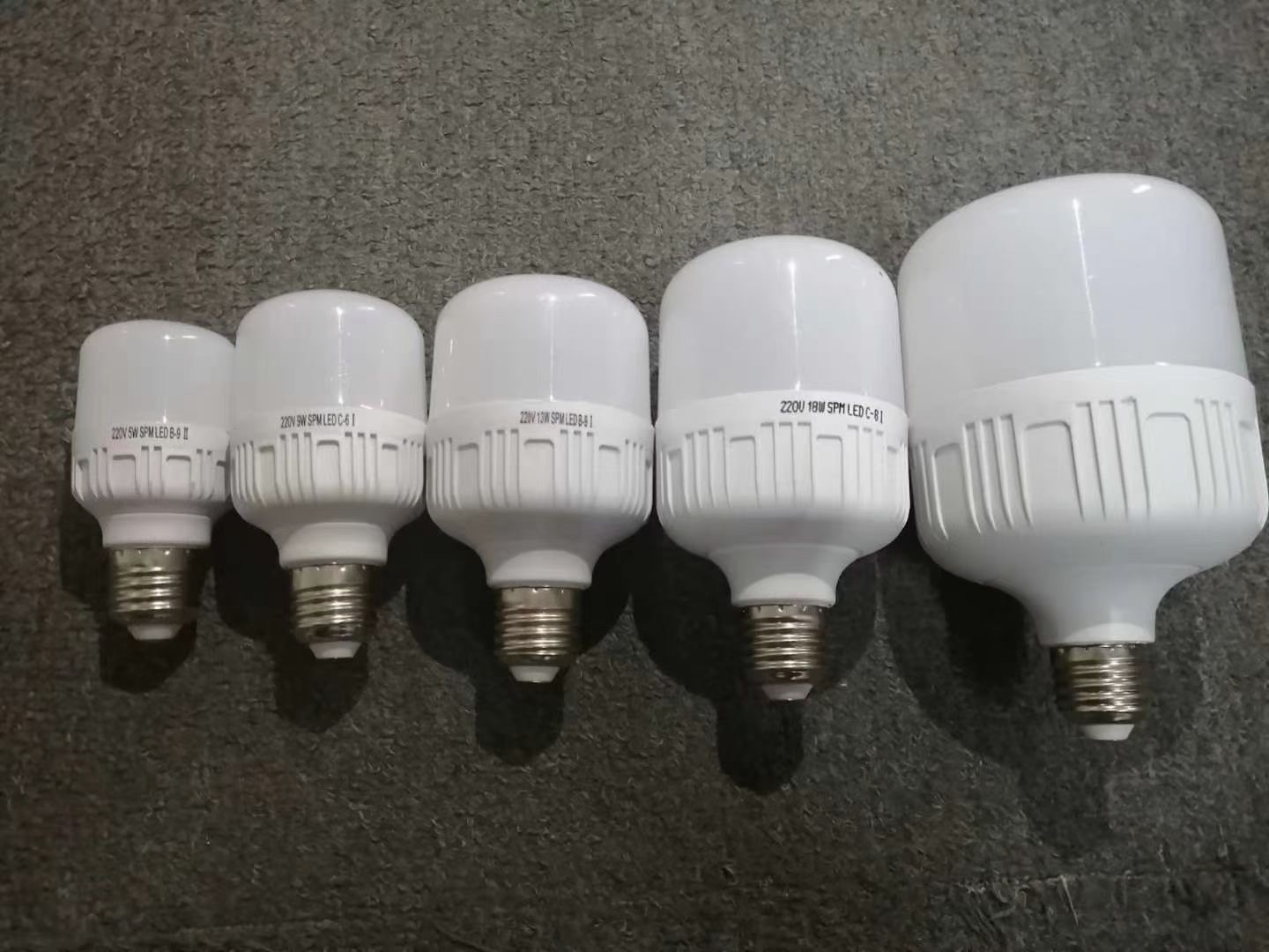 Led节能灯泡高富帅产品图