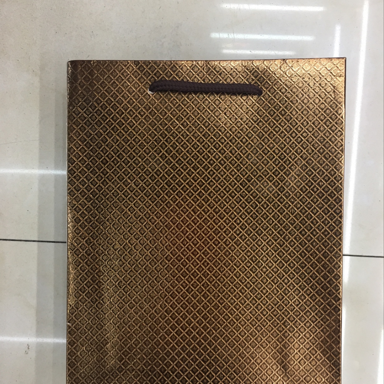 咖啡色，压纹礼品袋