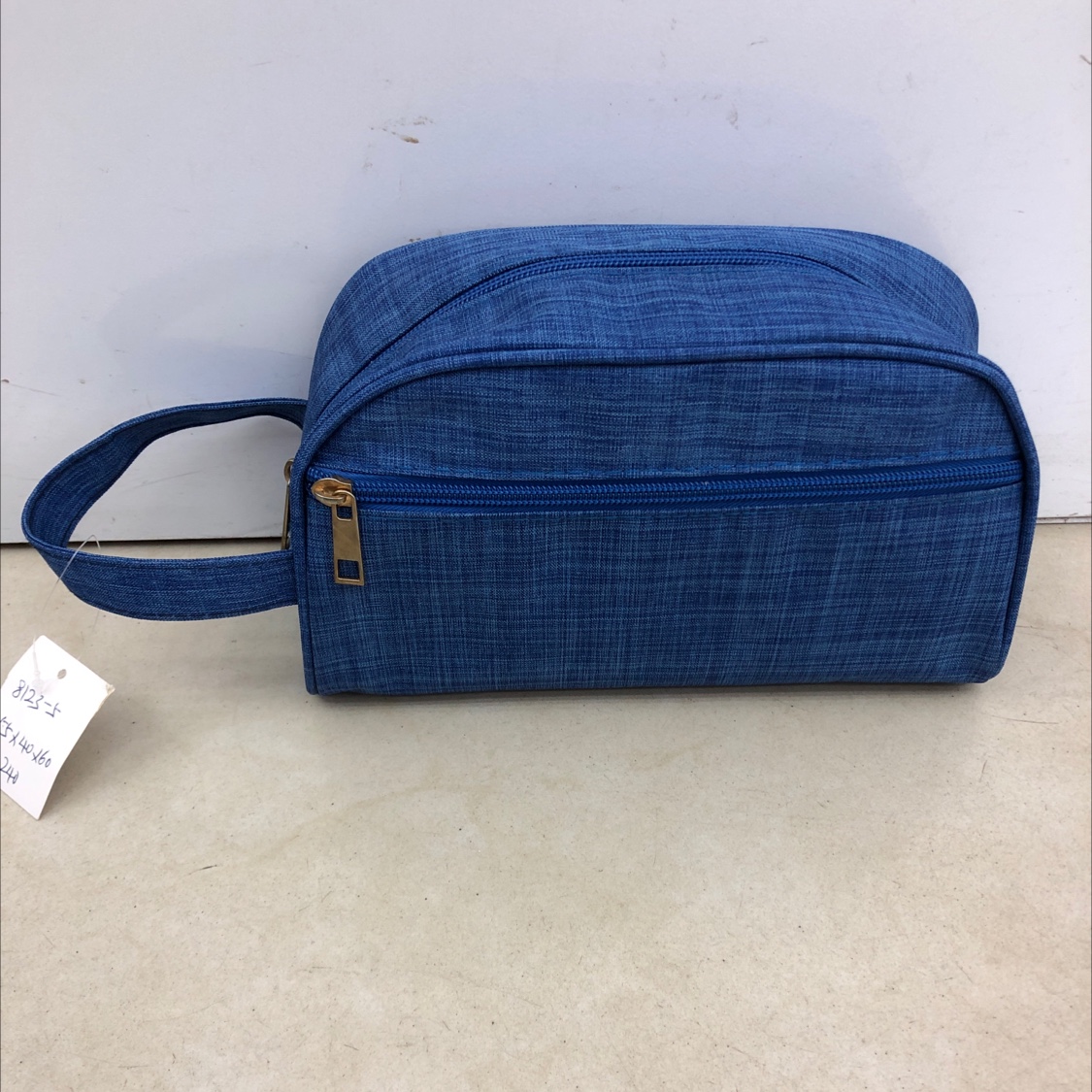 Men travel with bags thumbnail