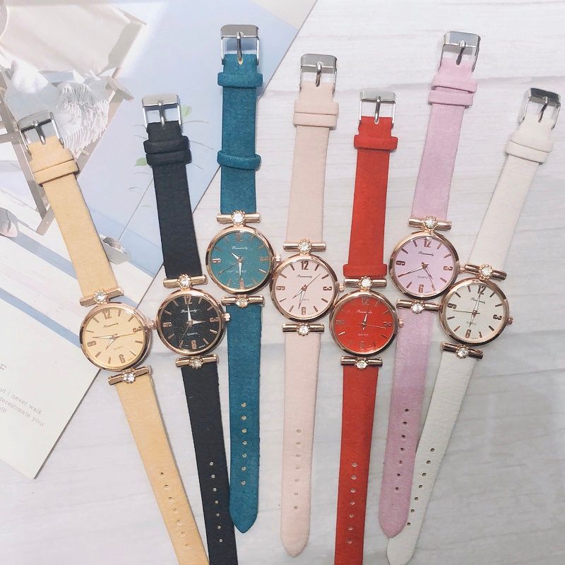 新款带钻浮雕四叶草面女士皮带学生手表