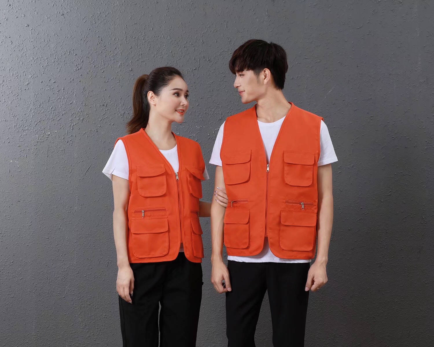 Multi-pocket work clothes, volunteer vests, custom-made printed express delivery advertisements, decoration projects, waistcoats, work vests for men and women detail image 2