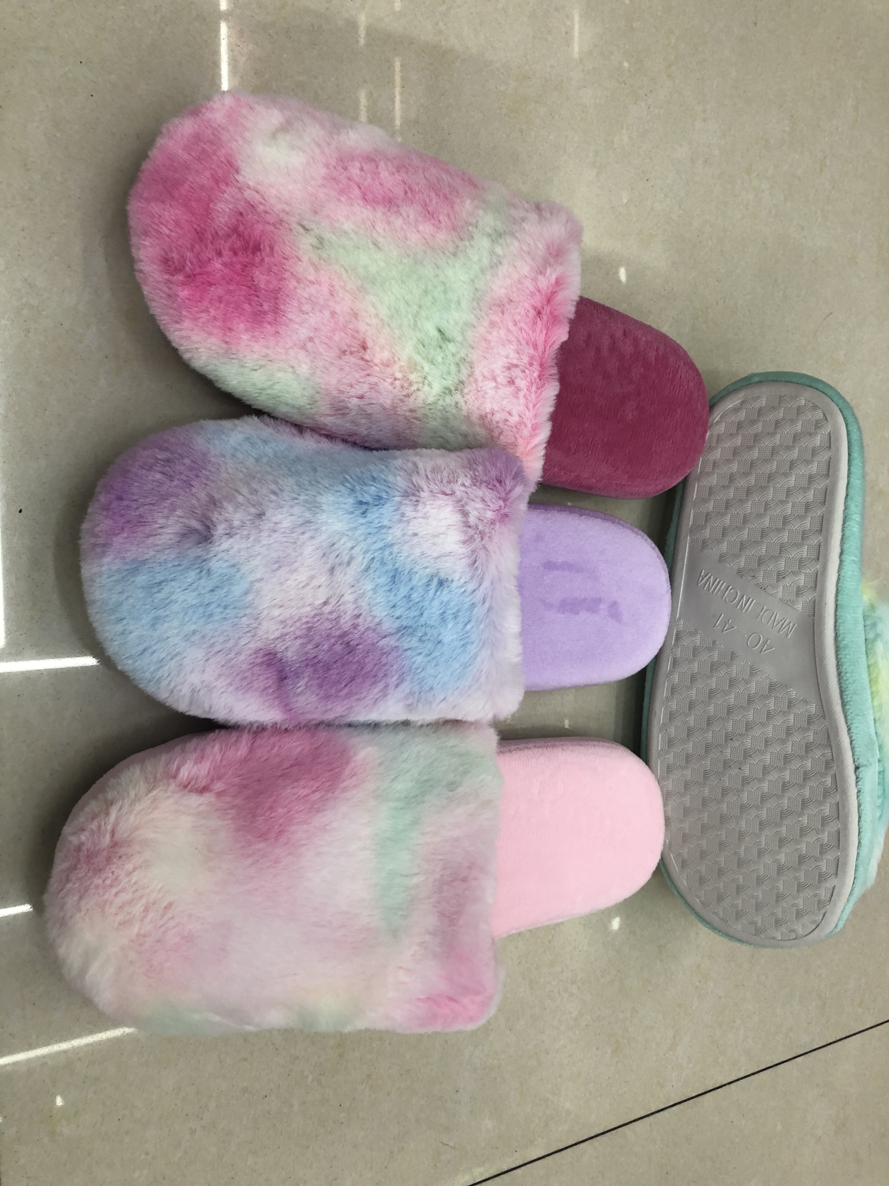 New tie-dyed rainbow-colored home slippers and plush cotton slippers for autumn and winter 2020 details Picture