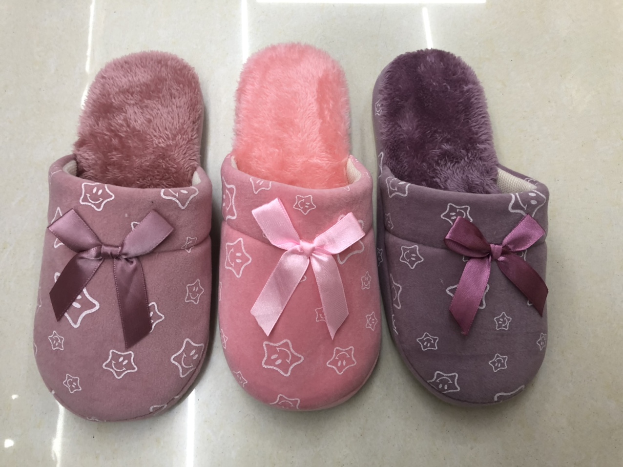 The 2020 autumn and winter new cartoon star smiling cotton slippers are best-selling items both in foreign trade and domestic sales