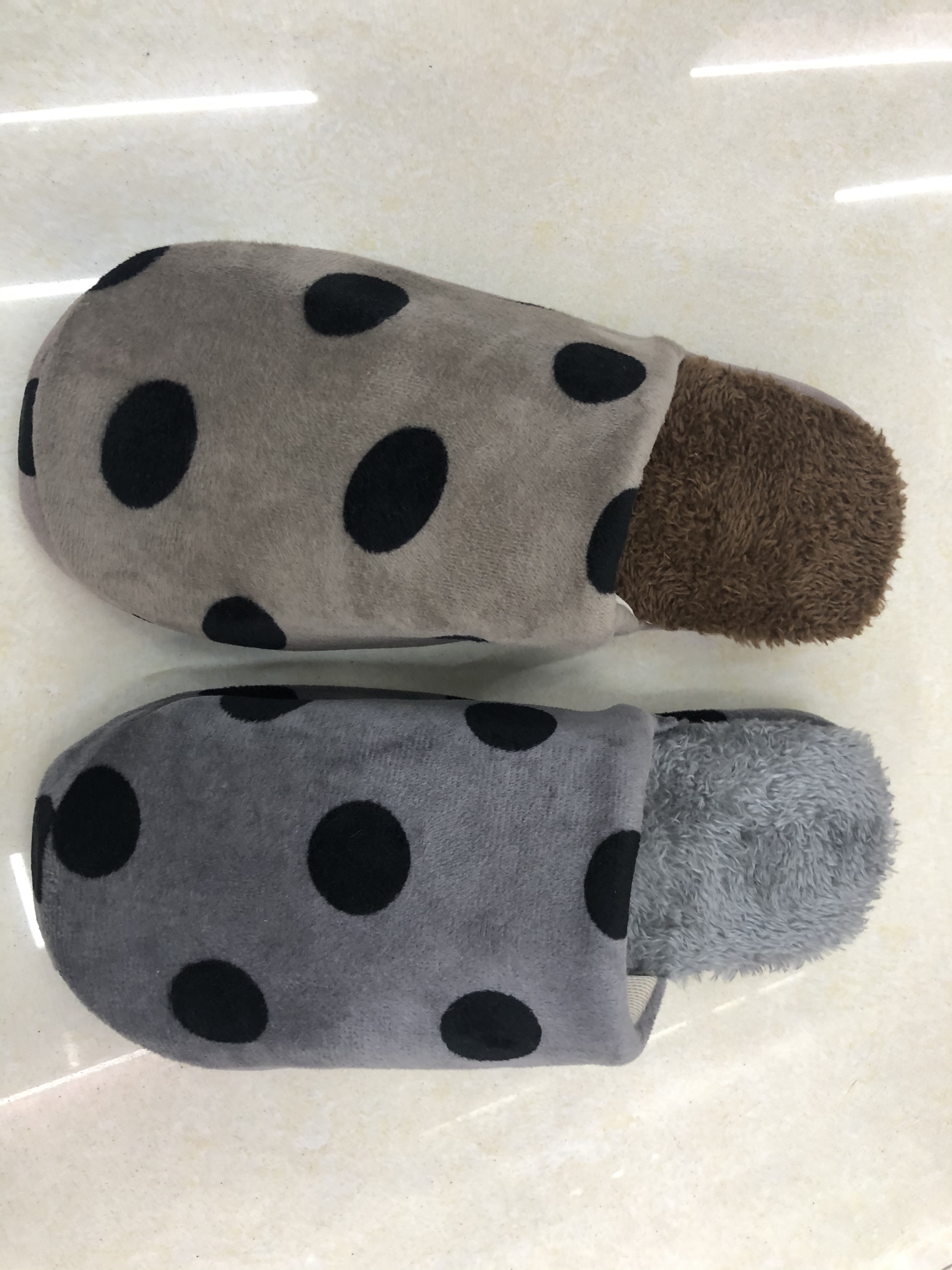 Large polka dot indoor woolen slippers for couples, a bestseller in foreign trade details Picture