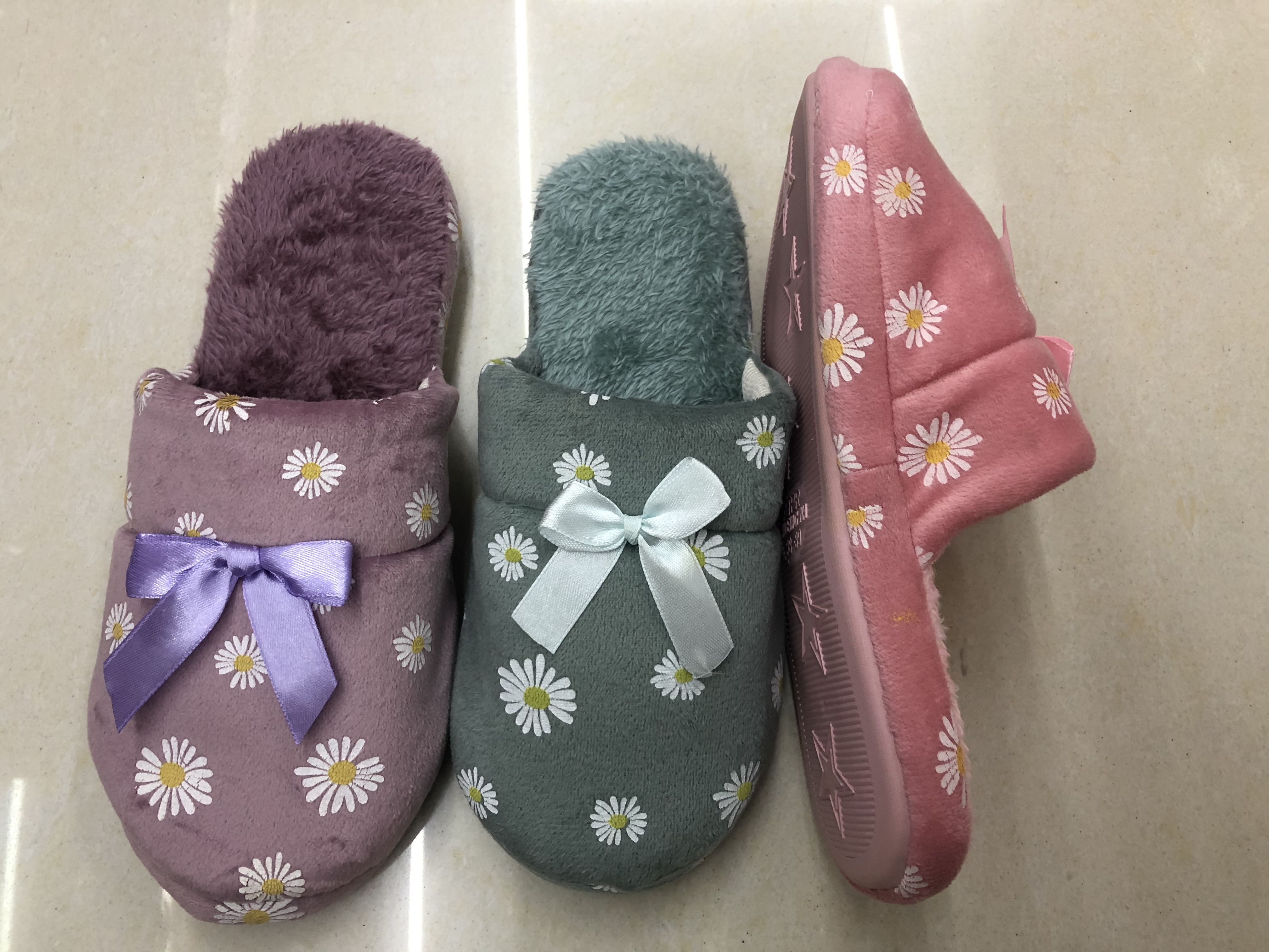 New autumn/Winter 2023 foreign trade style small wrinkled chrysanthemum women's cotton slippers detail image 1