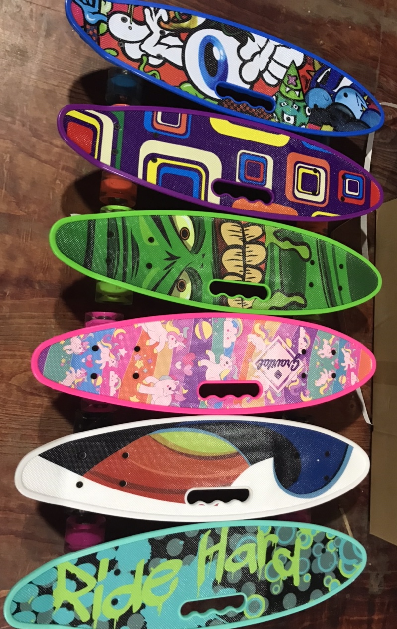 22-inch classic hand-held fish plate, with multiple color patterns to choose from