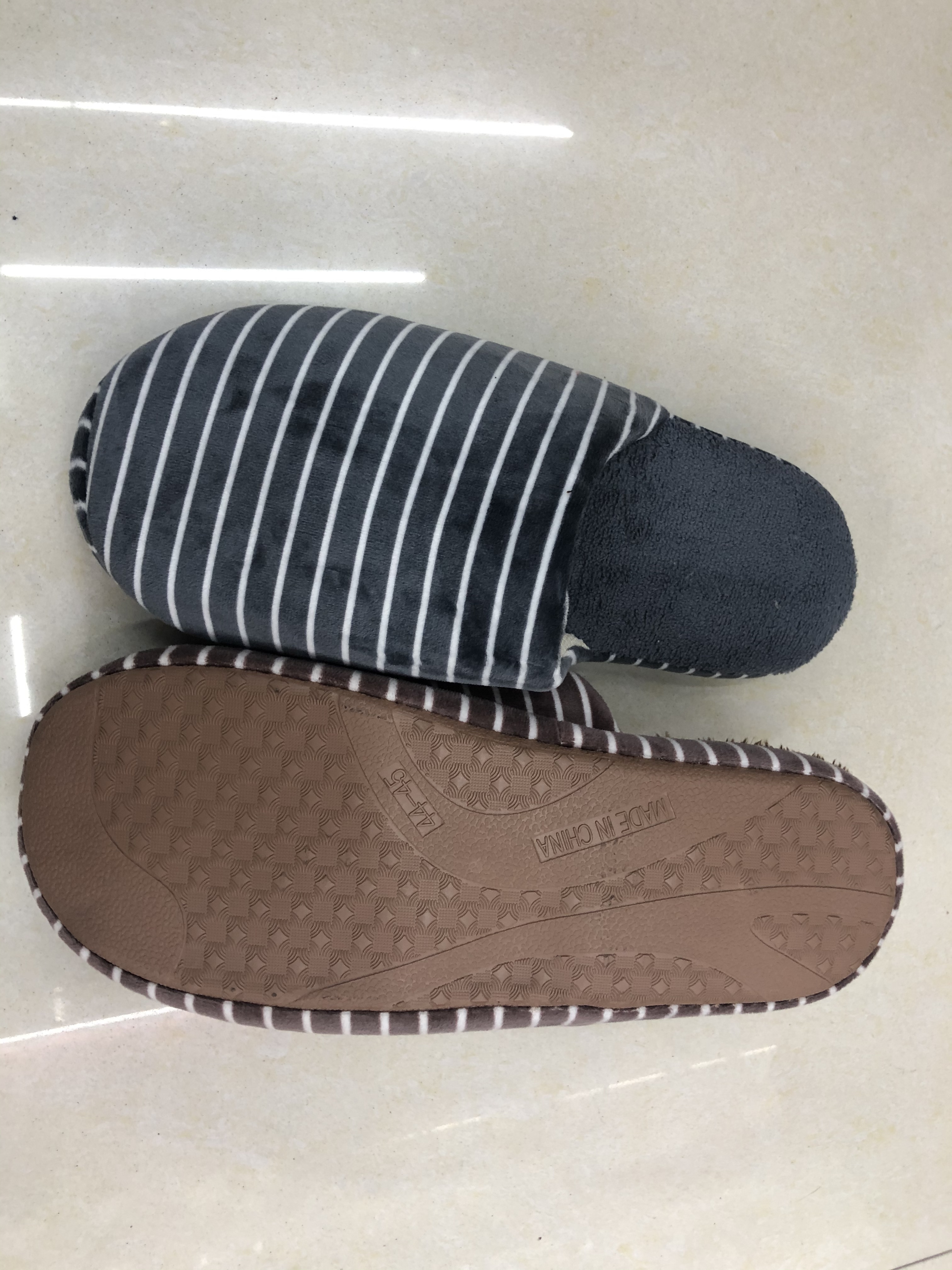 Best-selling striped men's cotton slippers for foreign trade and indoor couple cotton slippers Application Scenario