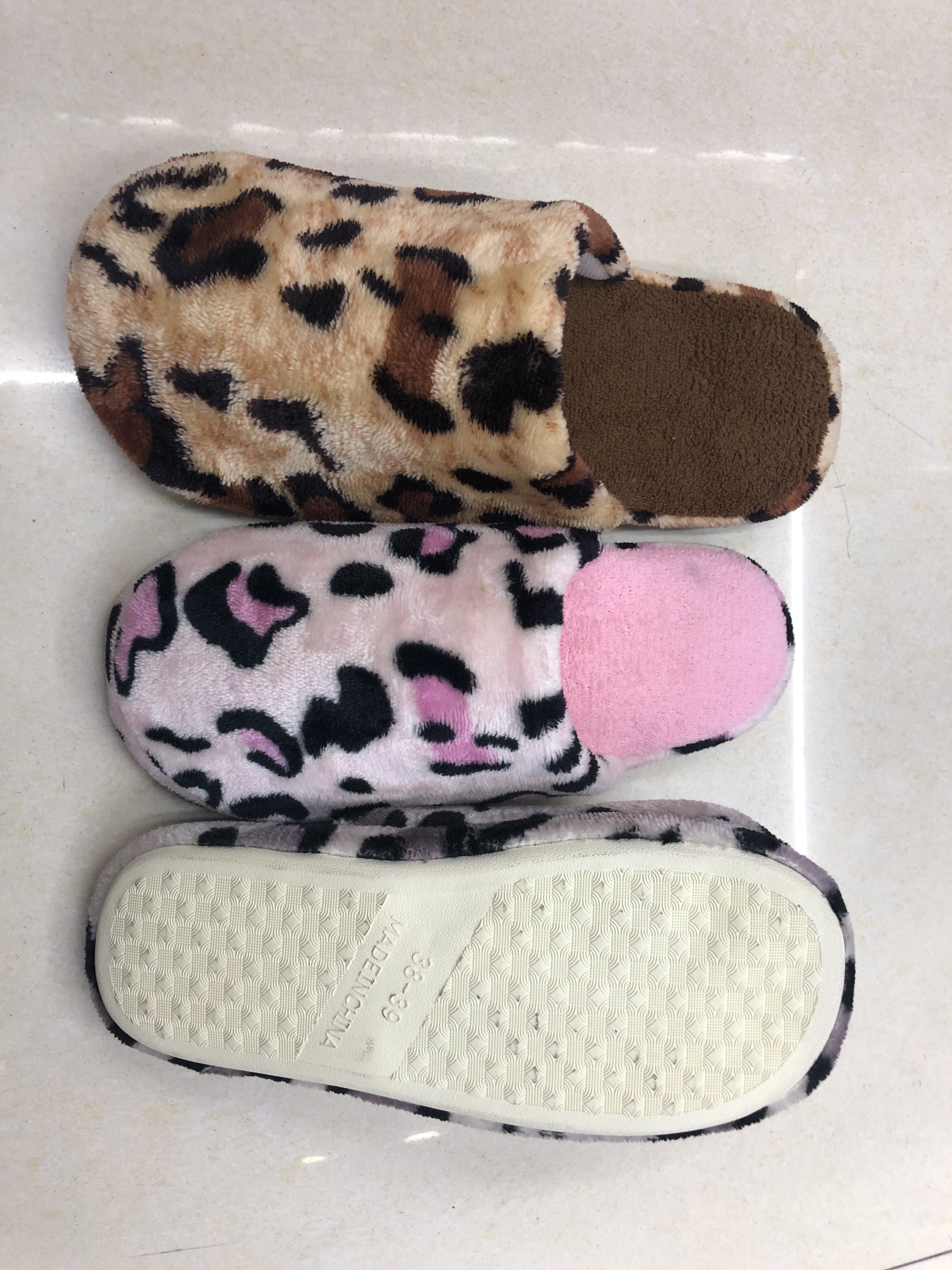 Classic large leopard print plush cotton slippers for couples Specification image