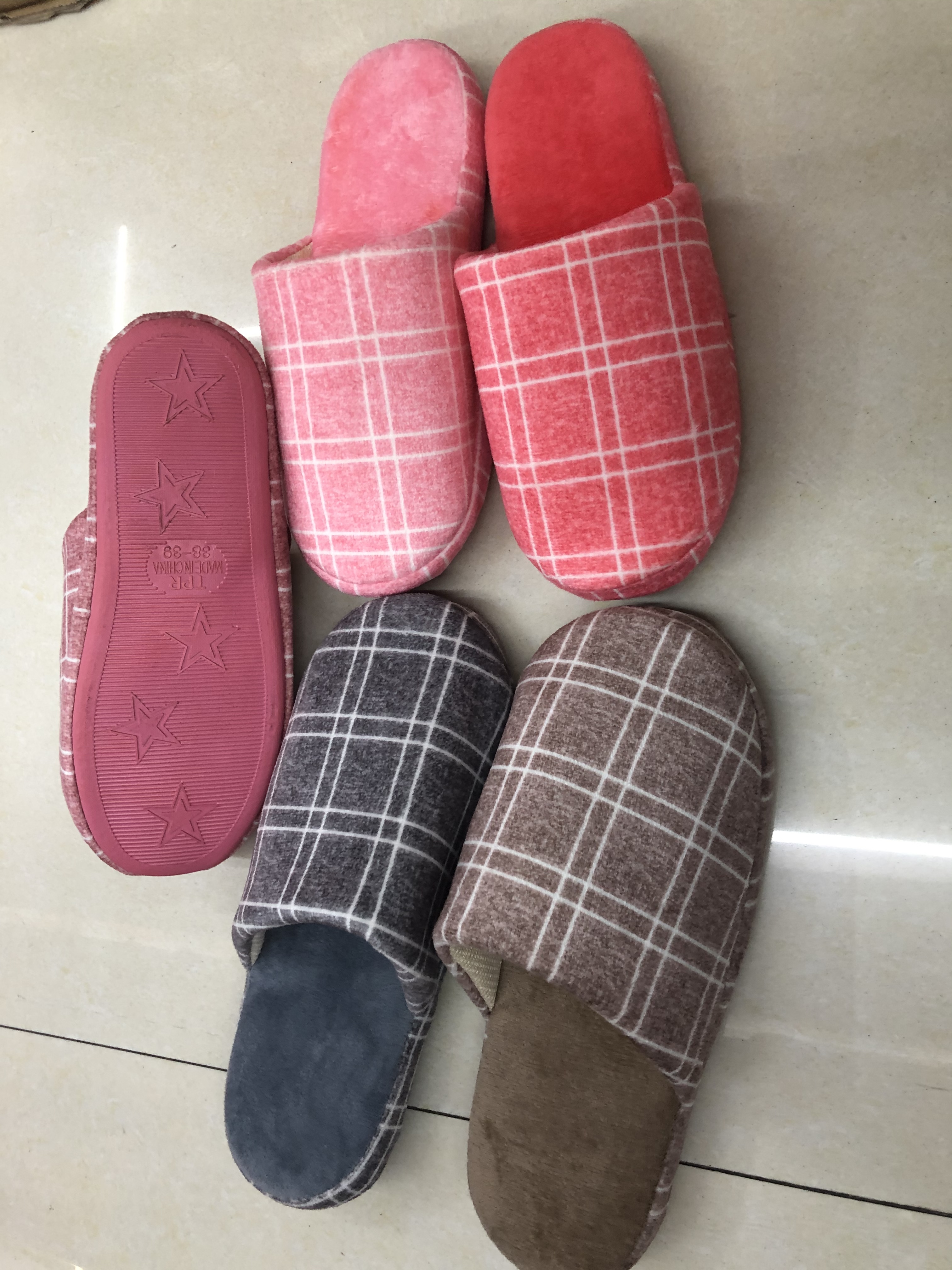 Autumn and winter home slippers featuring large checkered couple cotton slippers, a bestseller in foreign trade Specification image