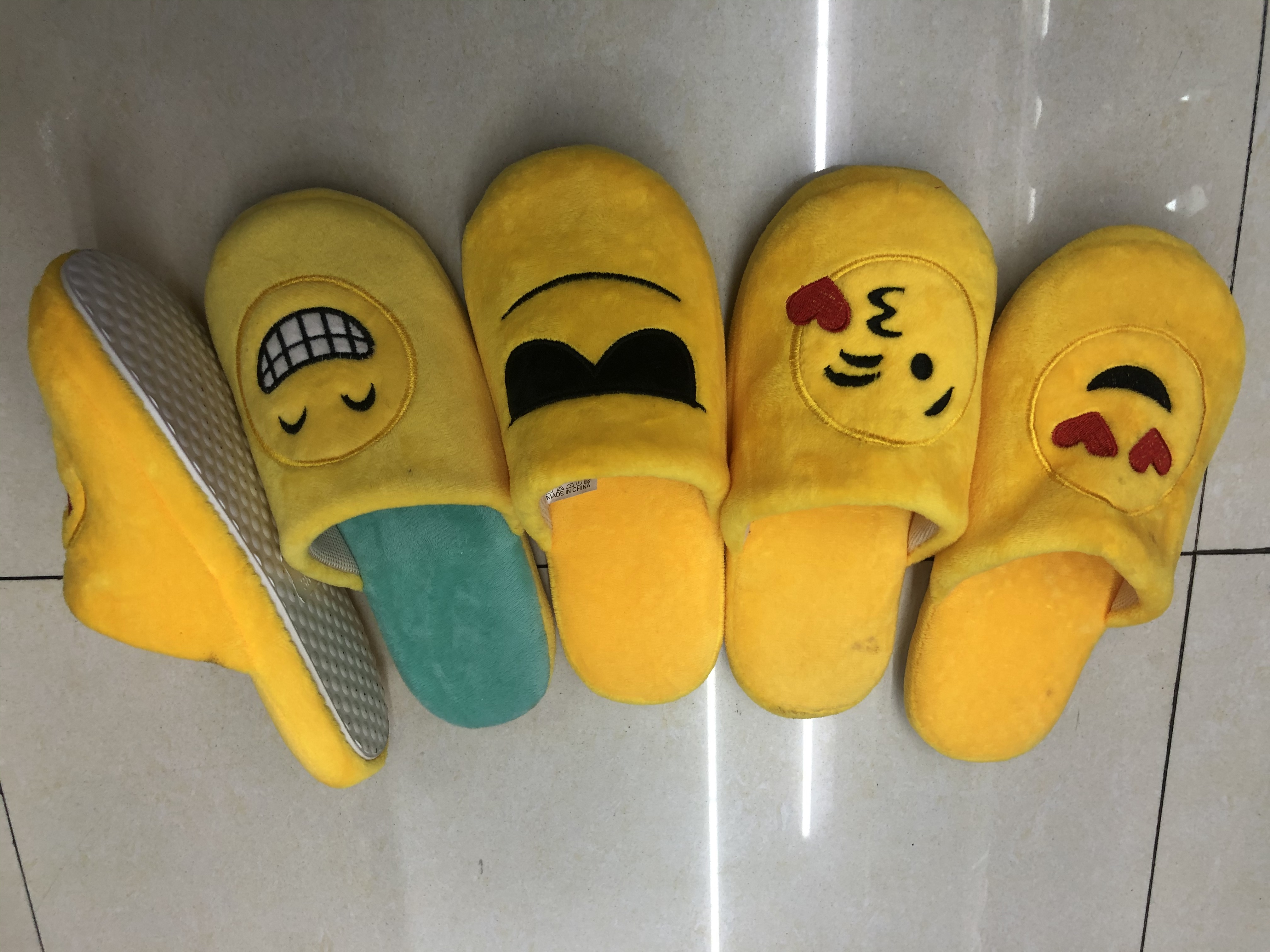 Golden Classic Cartoon smiley face emoji cotton slippers detail image 1