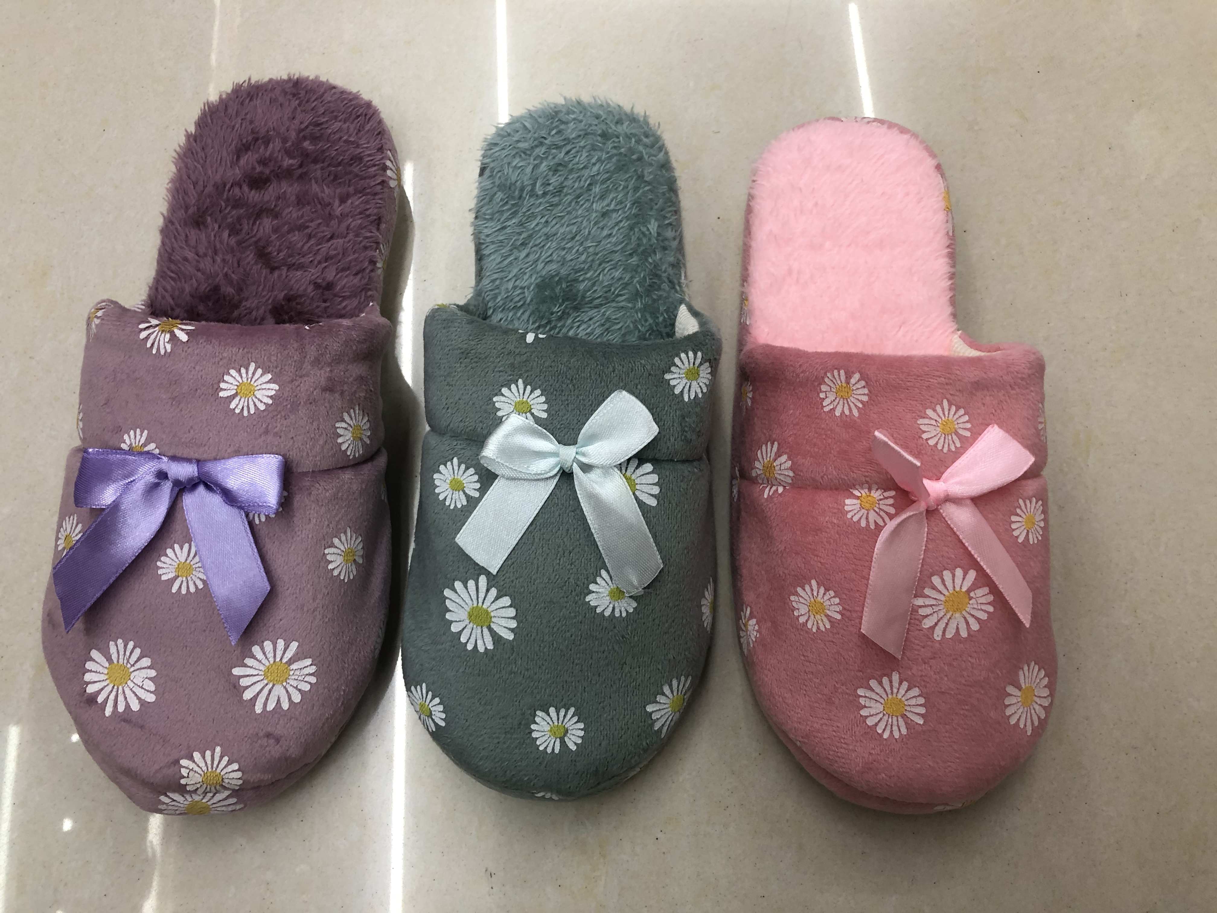 New autumn/Winter 2023 foreign trade style small wrinkled chrysanthemum women's cotton slippers detail image 3