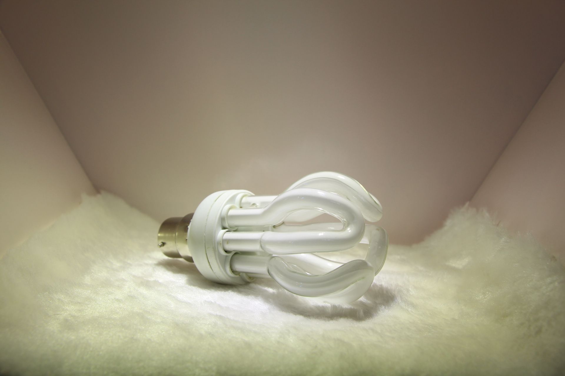 4U Little Buddha's Hand Energy-saving Lamp with three primary colors for export quality